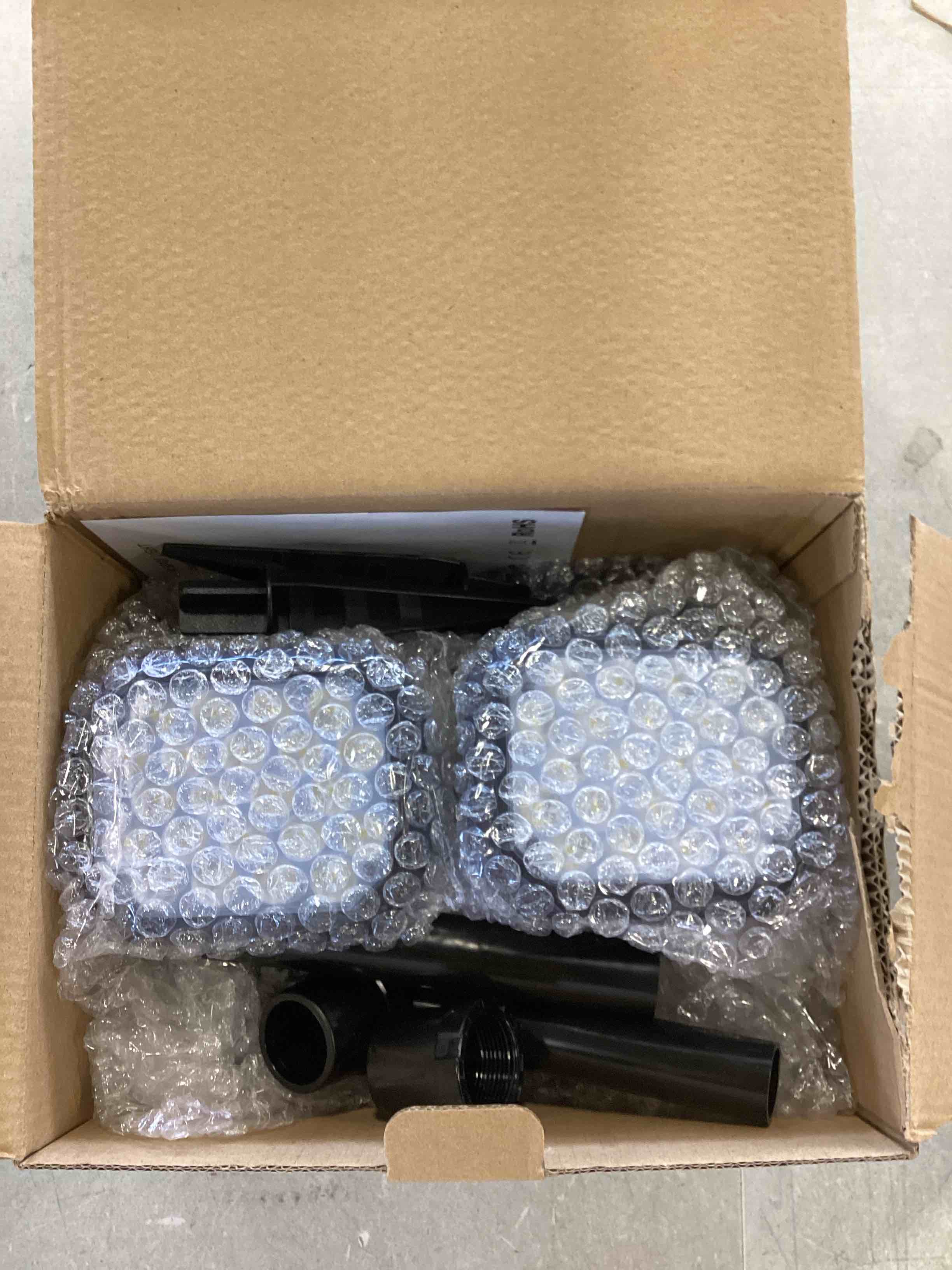 https://s3.amazonaws.com/lotting-images-prod/bidfta/BLU6819273_1721329620545.jpeg