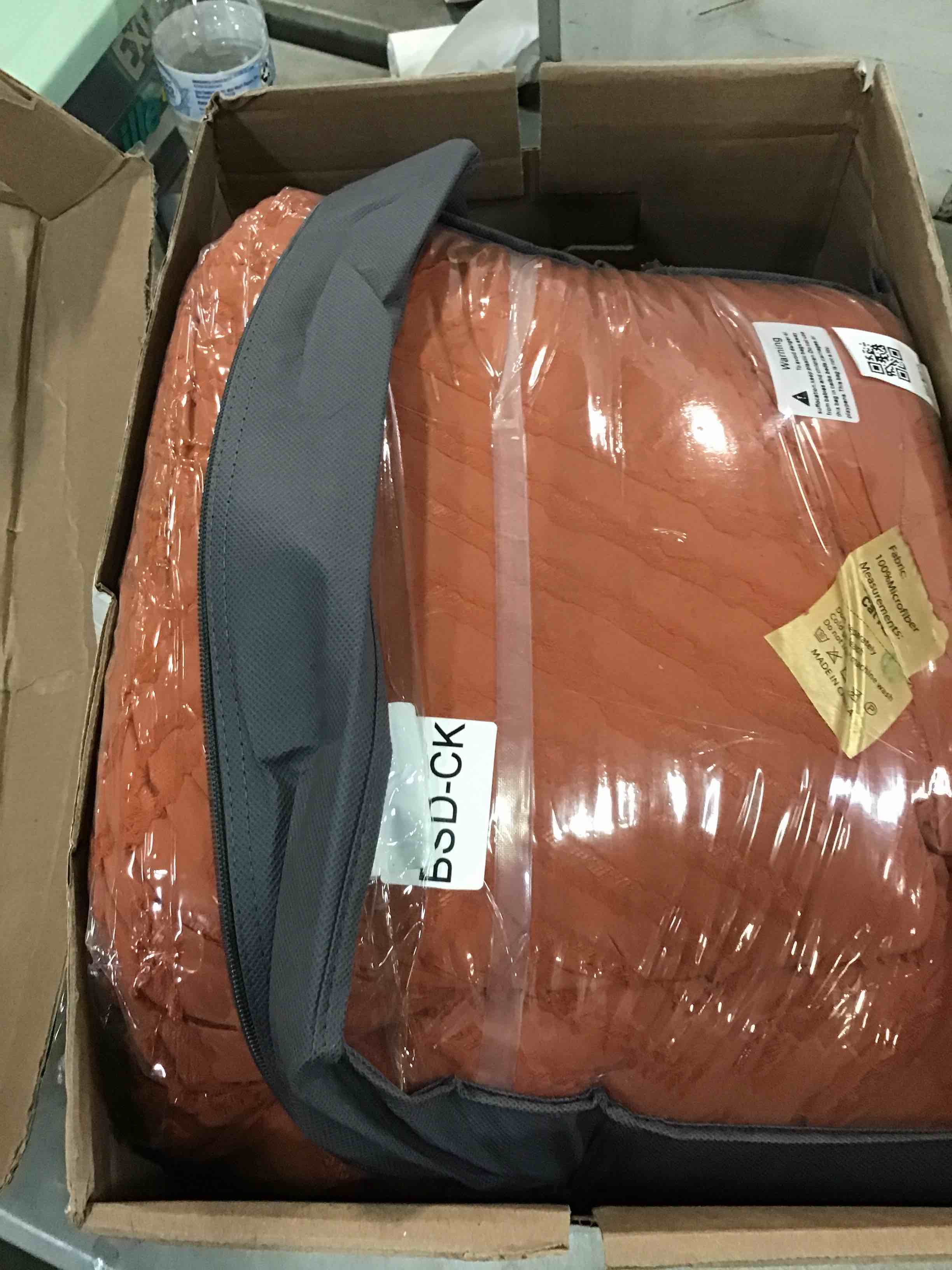 https://s3.amazonaws.com/lotting-images-prod/bidfta/BLU6819708_1720448372149.jpeg