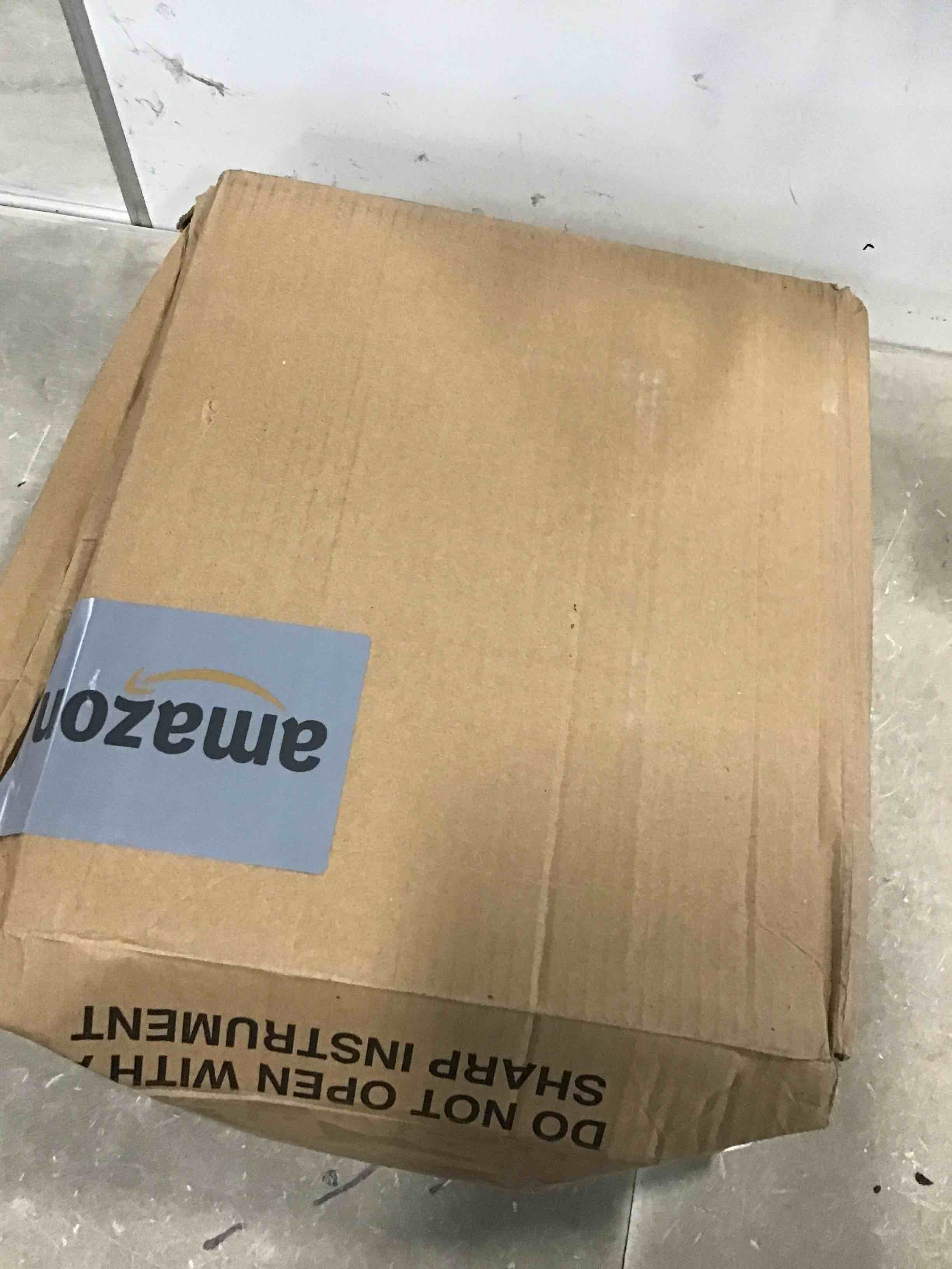 https://s3.amazonaws.com/lotting-images-prod/bidfta/BLU6820795_1720703228068.jpeg