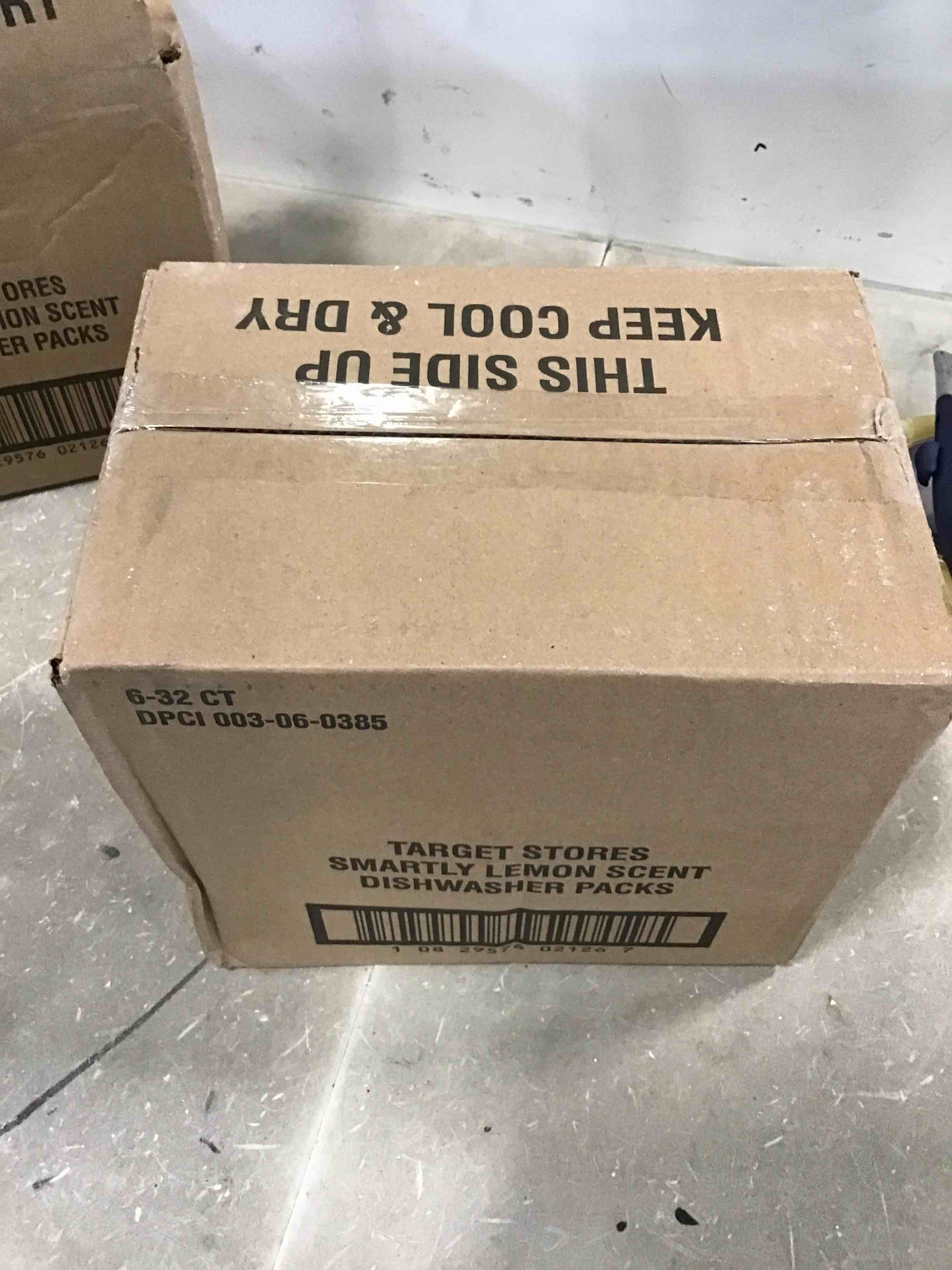 https://s3.amazonaws.com/lotting-images-prod/bidfta/BLU6820896_1720712905196.jpeg
