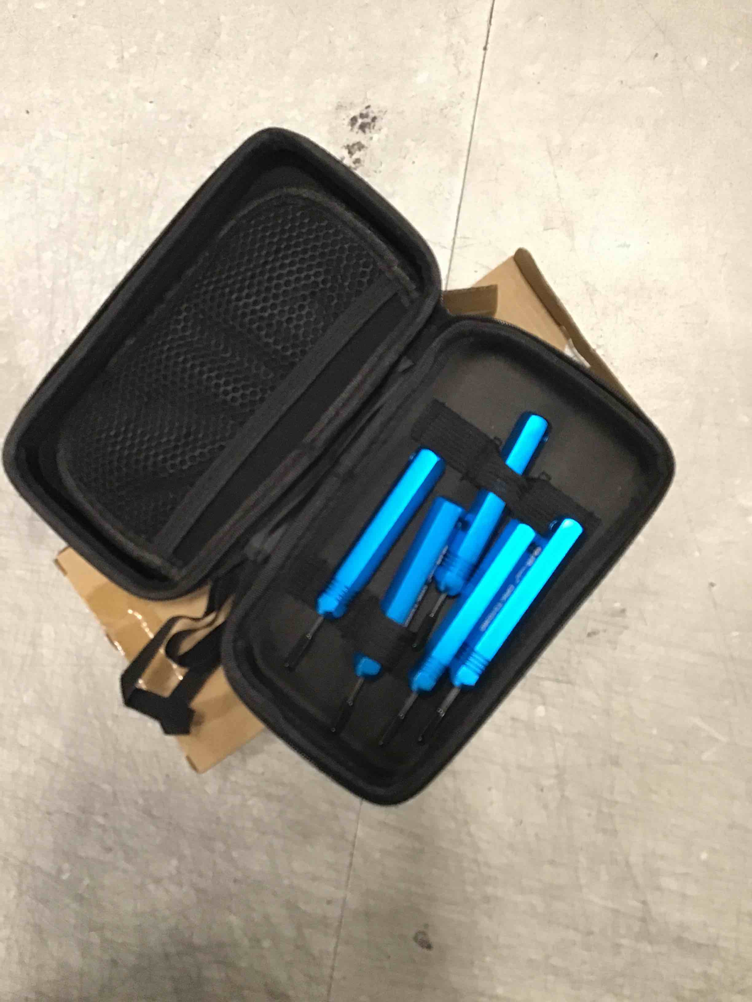 https://s3.amazonaws.com/lotting-images-prod/bidfta/BLU6820947_1720035157500.jpeg