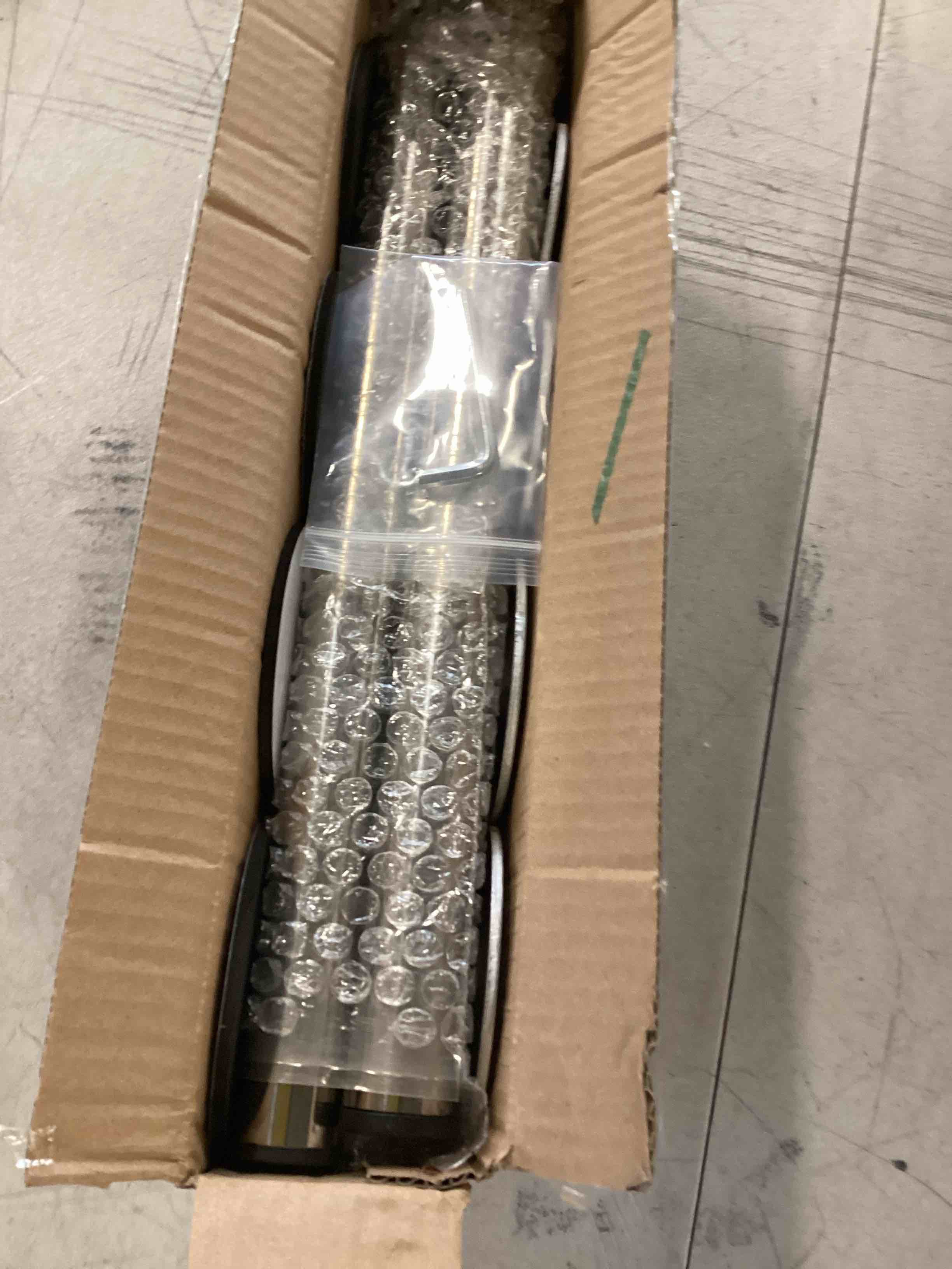 https://s3.amazonaws.com/lotting-images-prod/bidfta/BLU6821724_1720622025080.jpeg