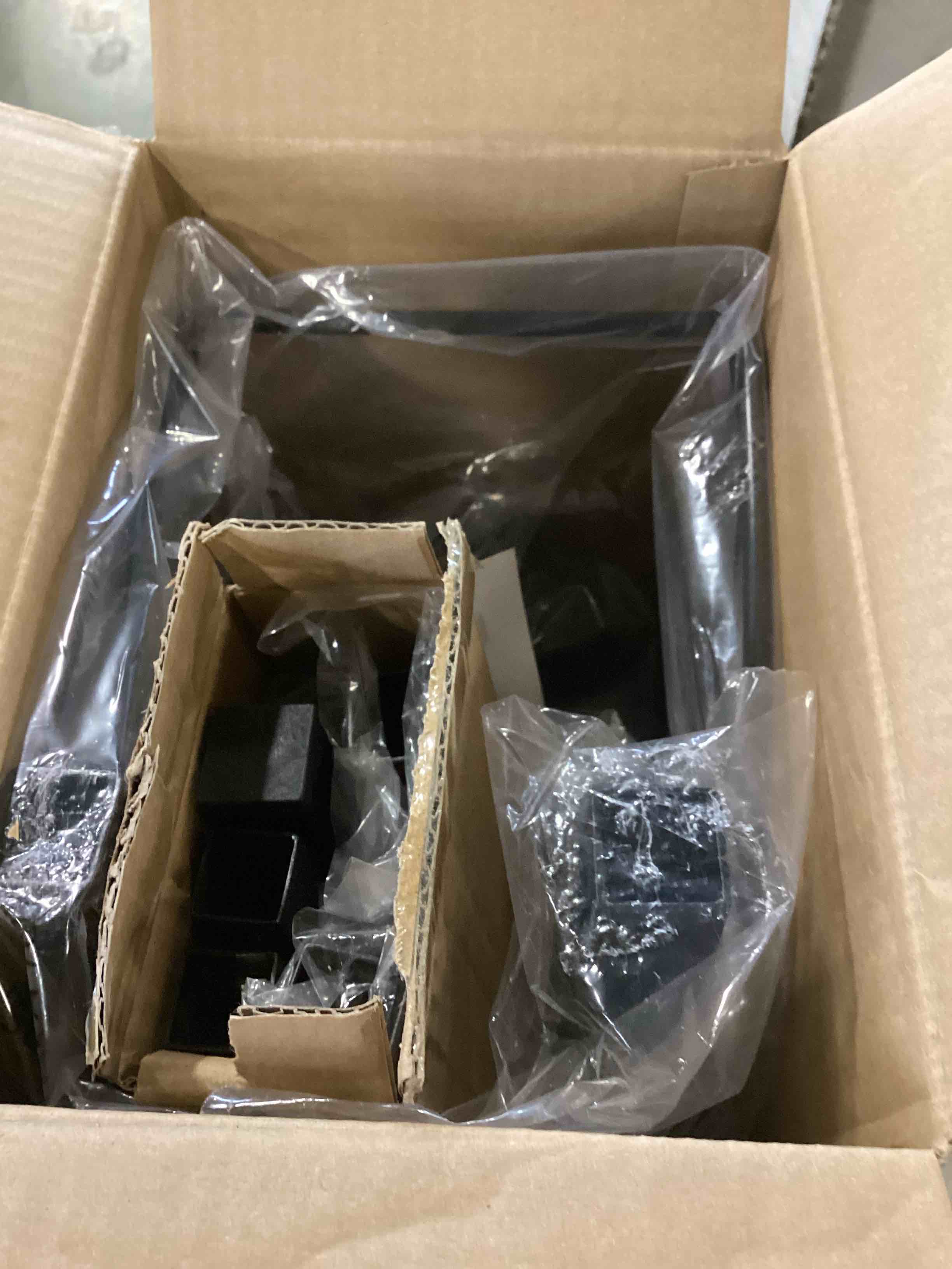 https://s3.amazonaws.com/lotting-images-prod/bidfta/BLU6821802_1720632984736.jpeg