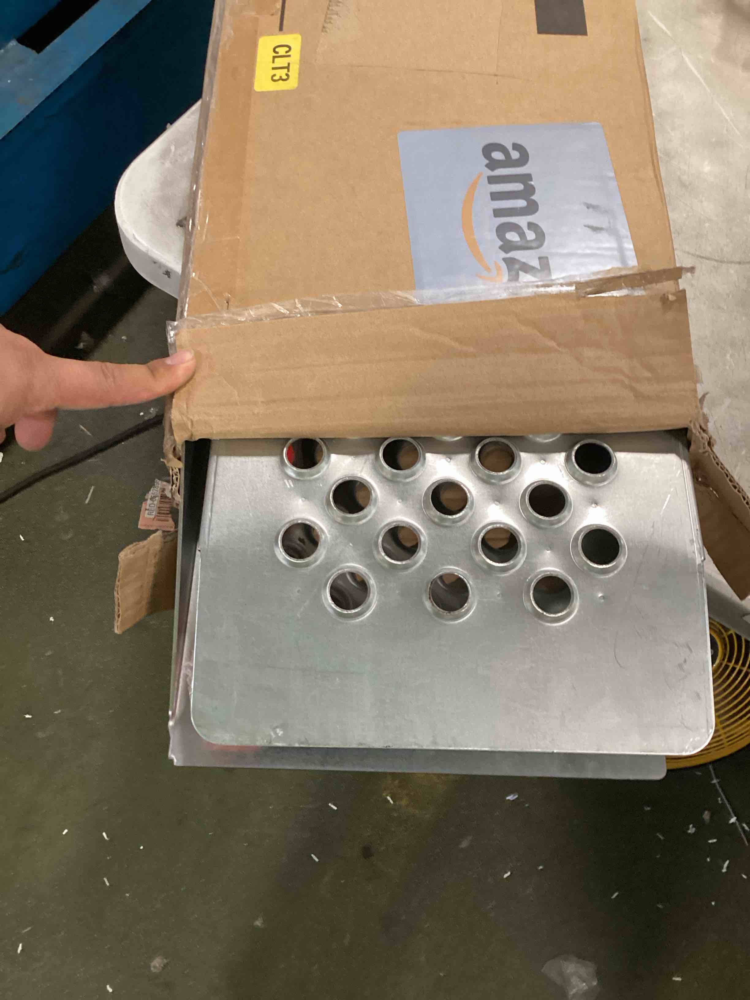 https://s3.amazonaws.com/lotting-images-prod/bidfta/BLU6822626_1720207579195.jpeg