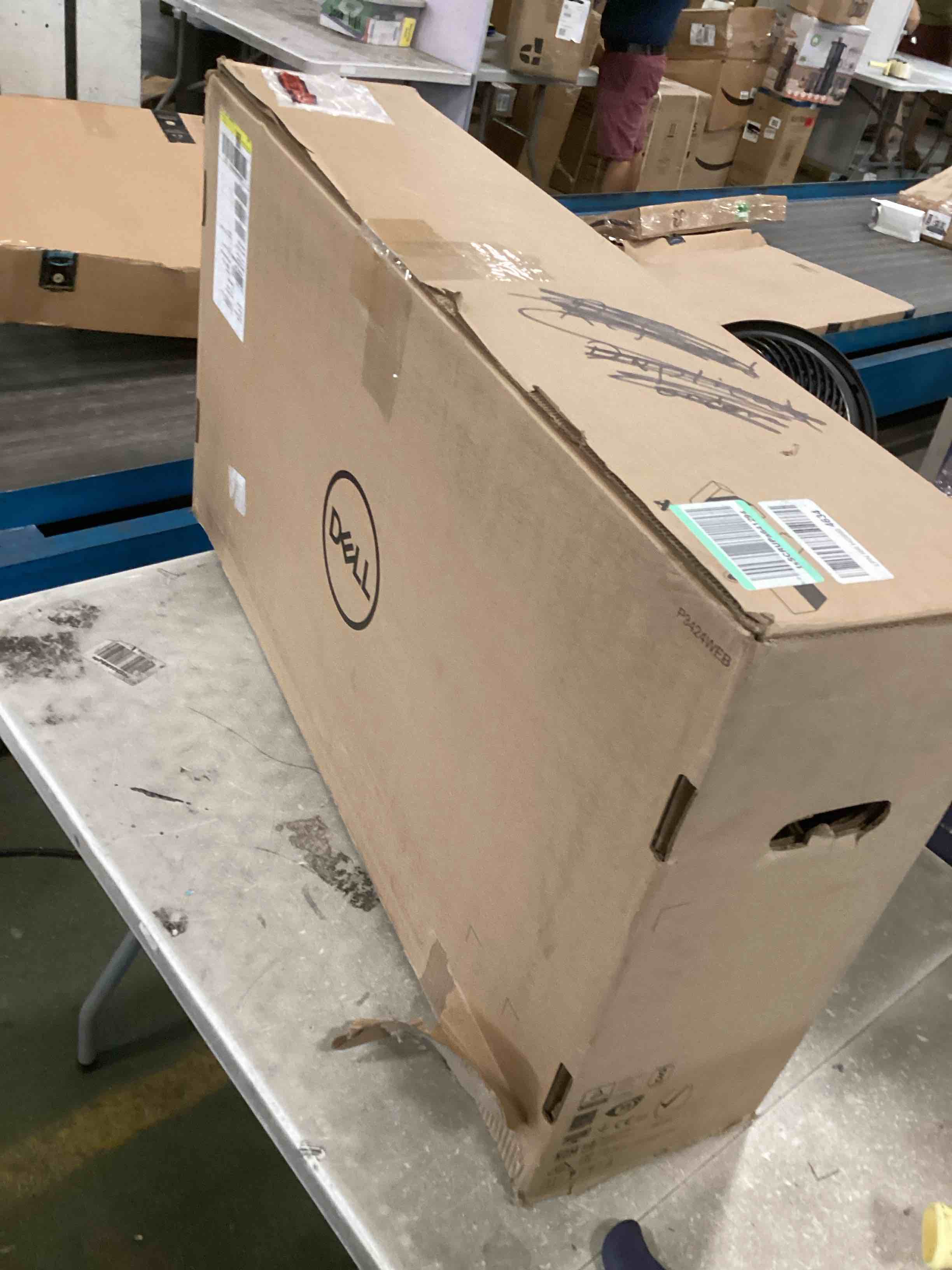 https://s3.amazonaws.com/lotting-images-prod/bidfta/BLU6822837_1720442184305.jpeg