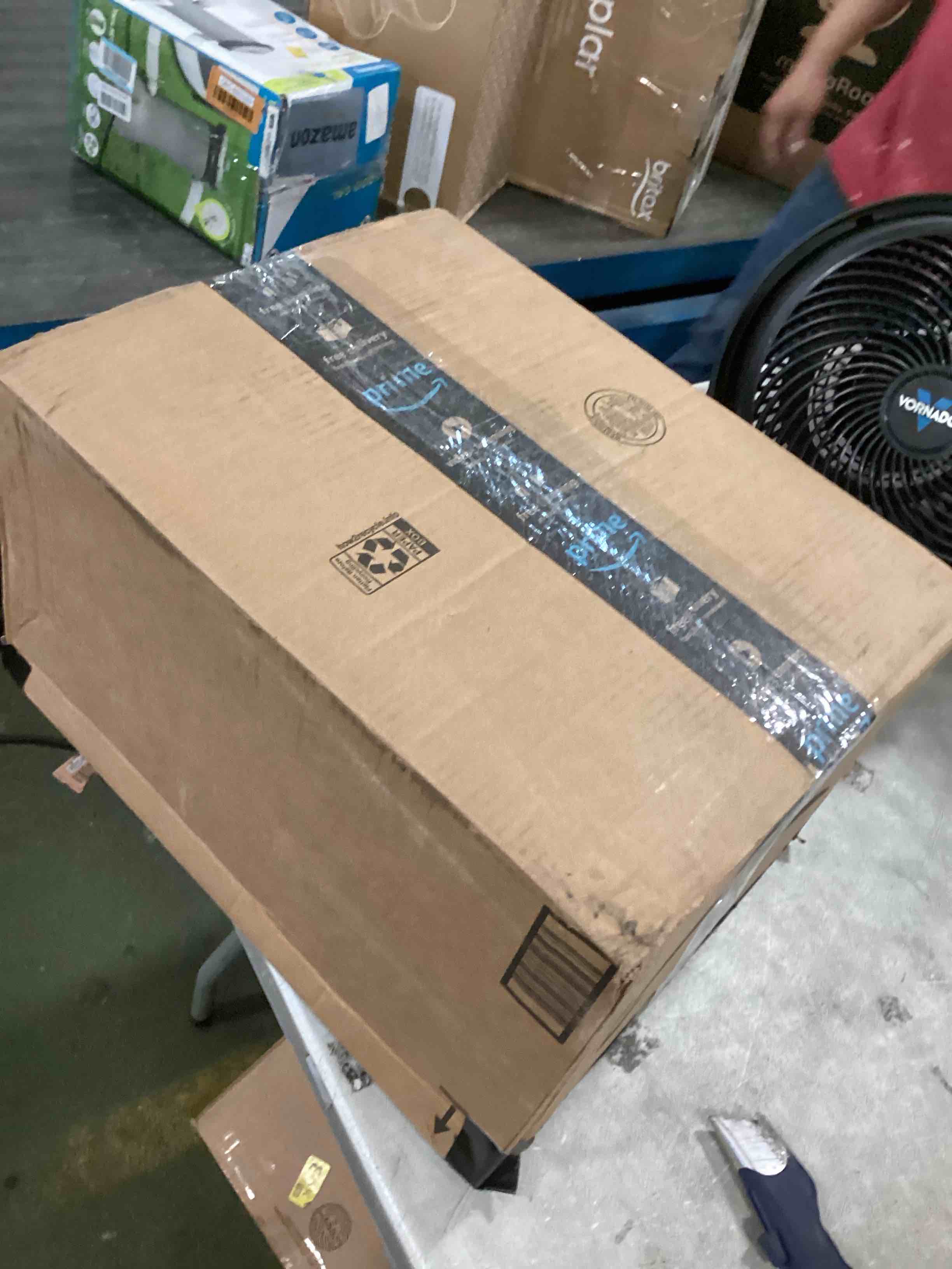 https://s3.amazonaws.com/lotting-images-prod/bidfta/BLU6822918_1720449862578.jpeg