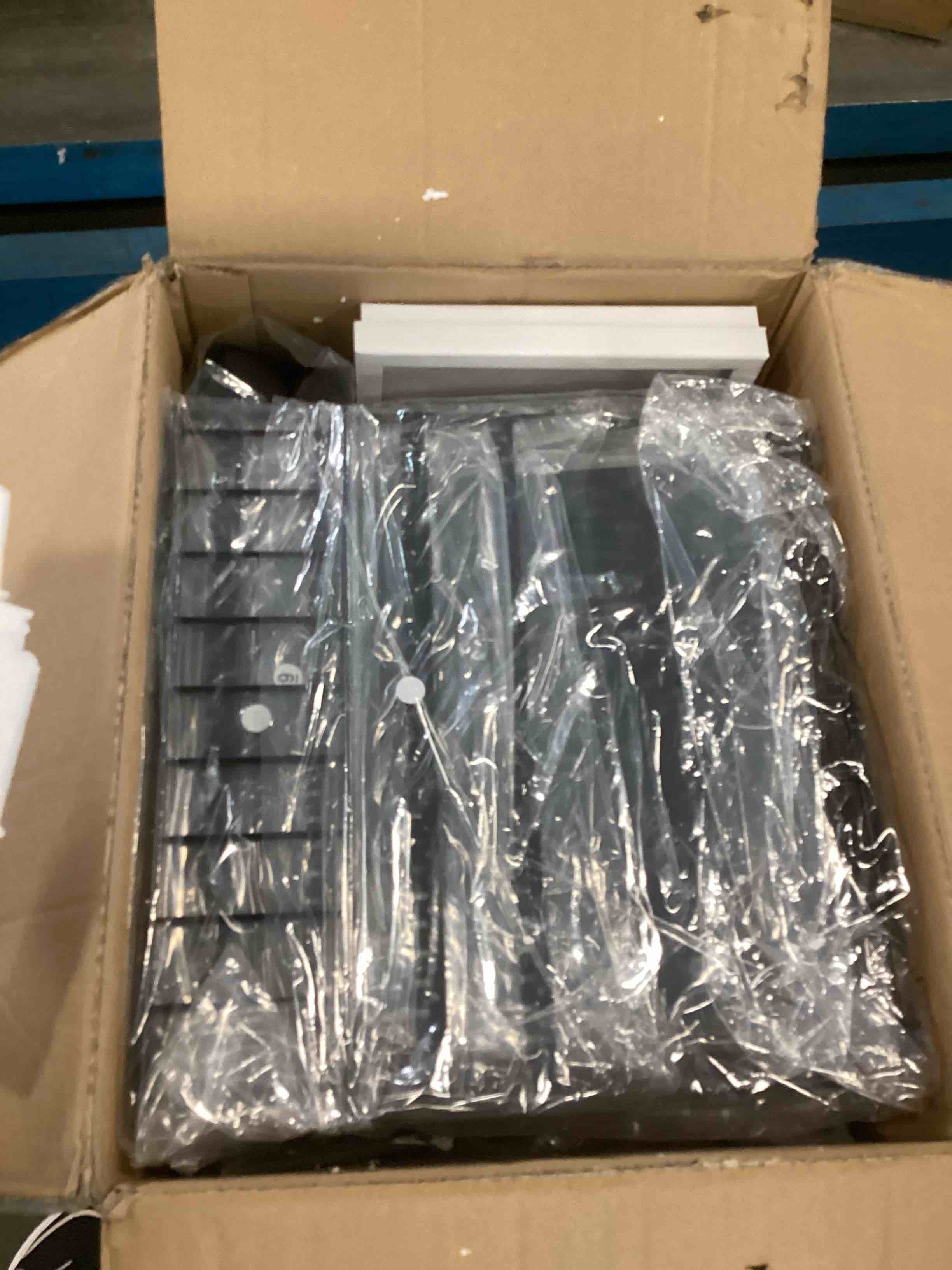 https://s3.amazonaws.com/lotting-images-prod/bidfta/BLU6822929_1720450935250.jpeg