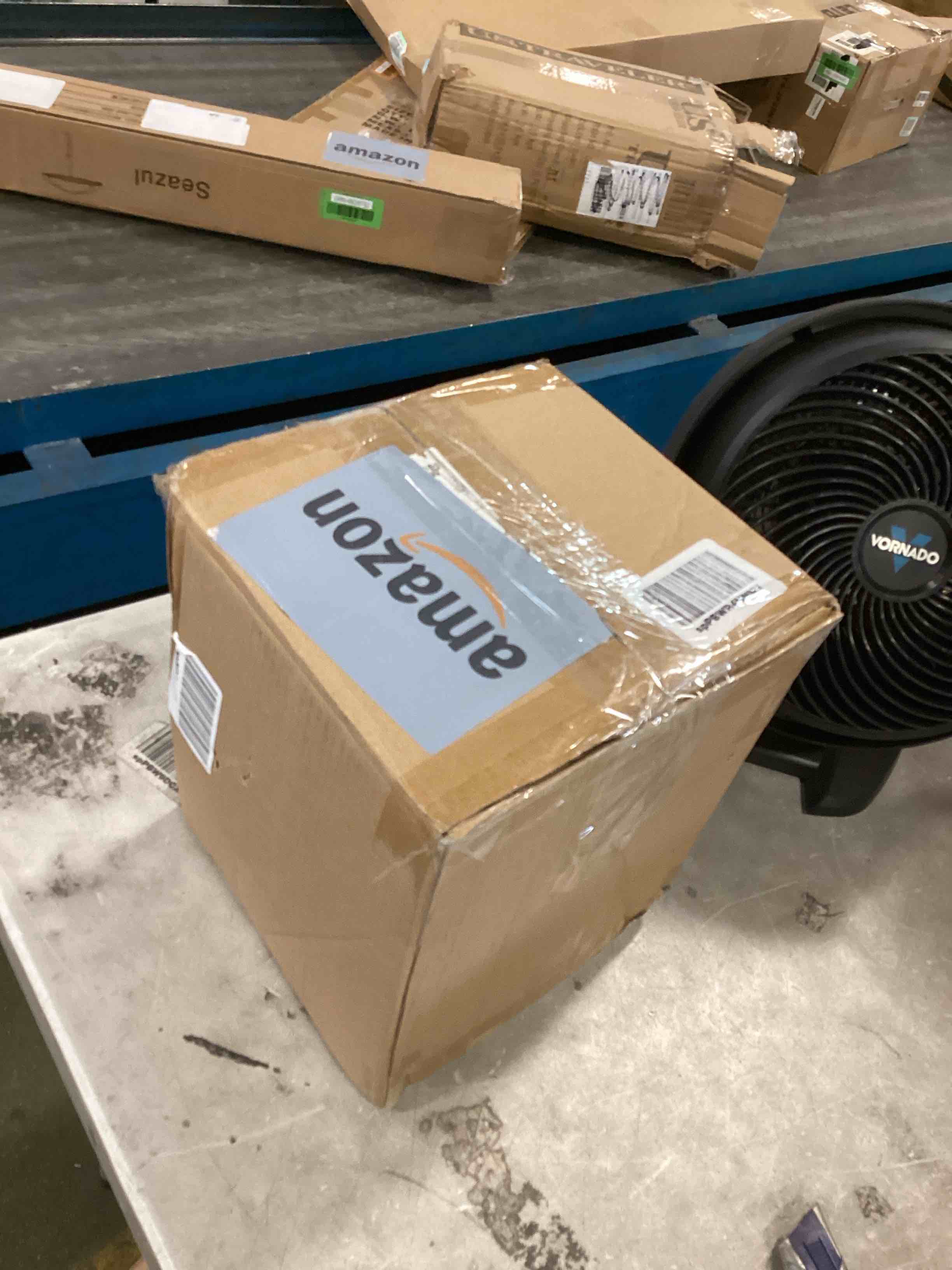 https://s3.amazonaws.com/lotting-images-prod/bidfta/BLU6822937_1720451798559.jpeg