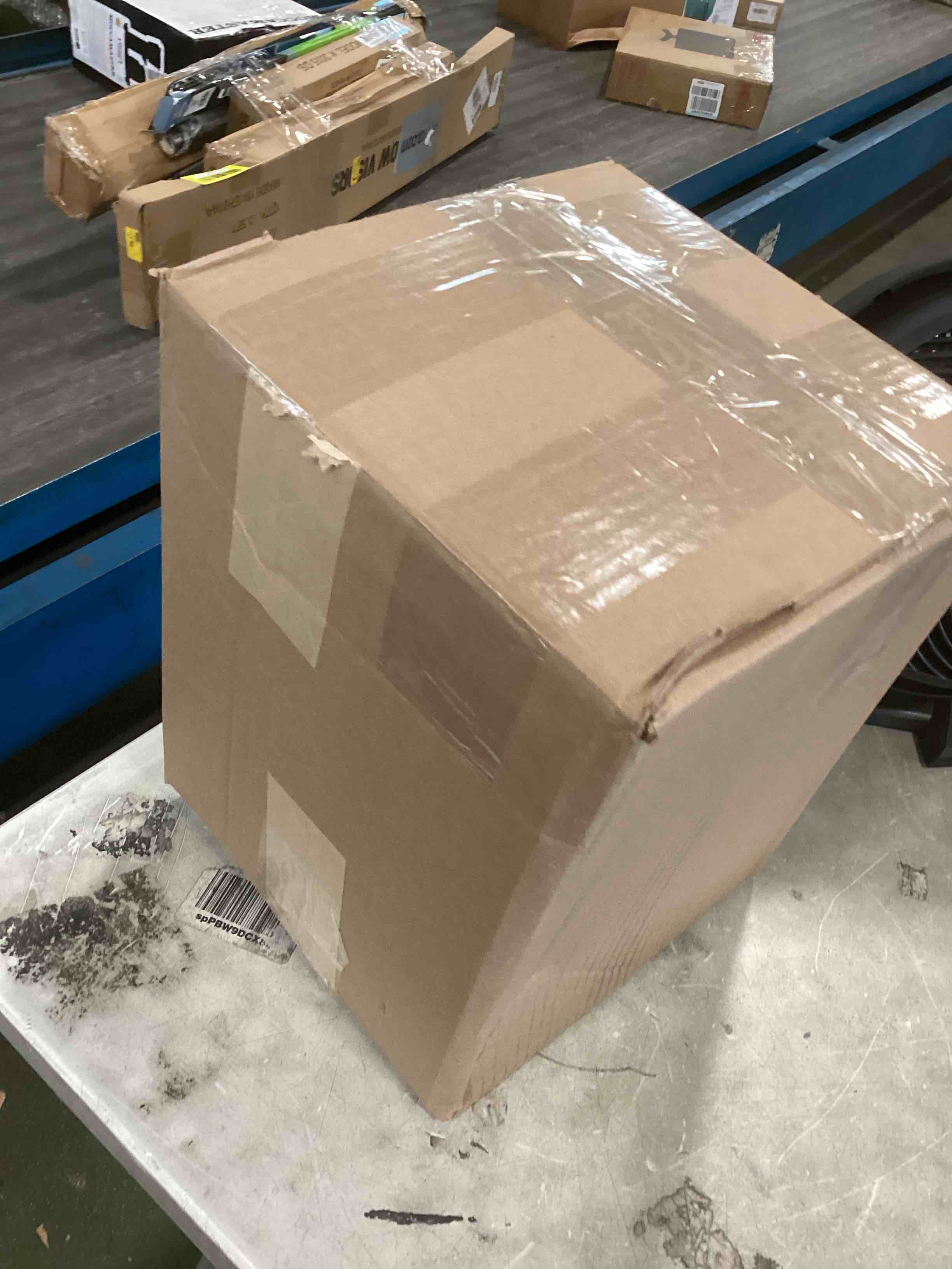 https://s3.amazonaws.com/lotting-images-prod/bidfta/BLU6823058_1720468189809.jpeg