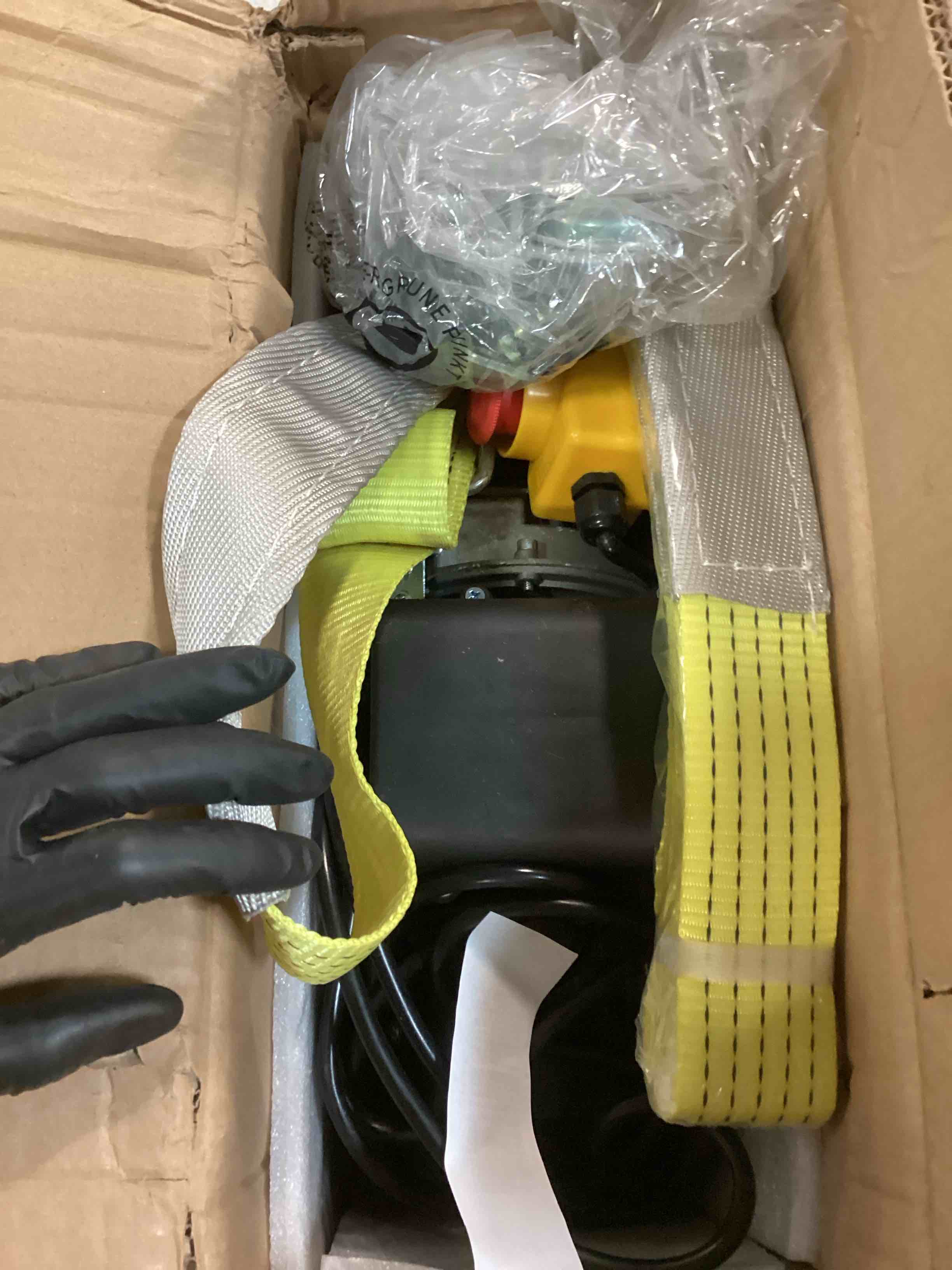 https://s3.amazonaws.com/lotting-images-prod/bidfta/BLU6823508_1720542025849.jpeg