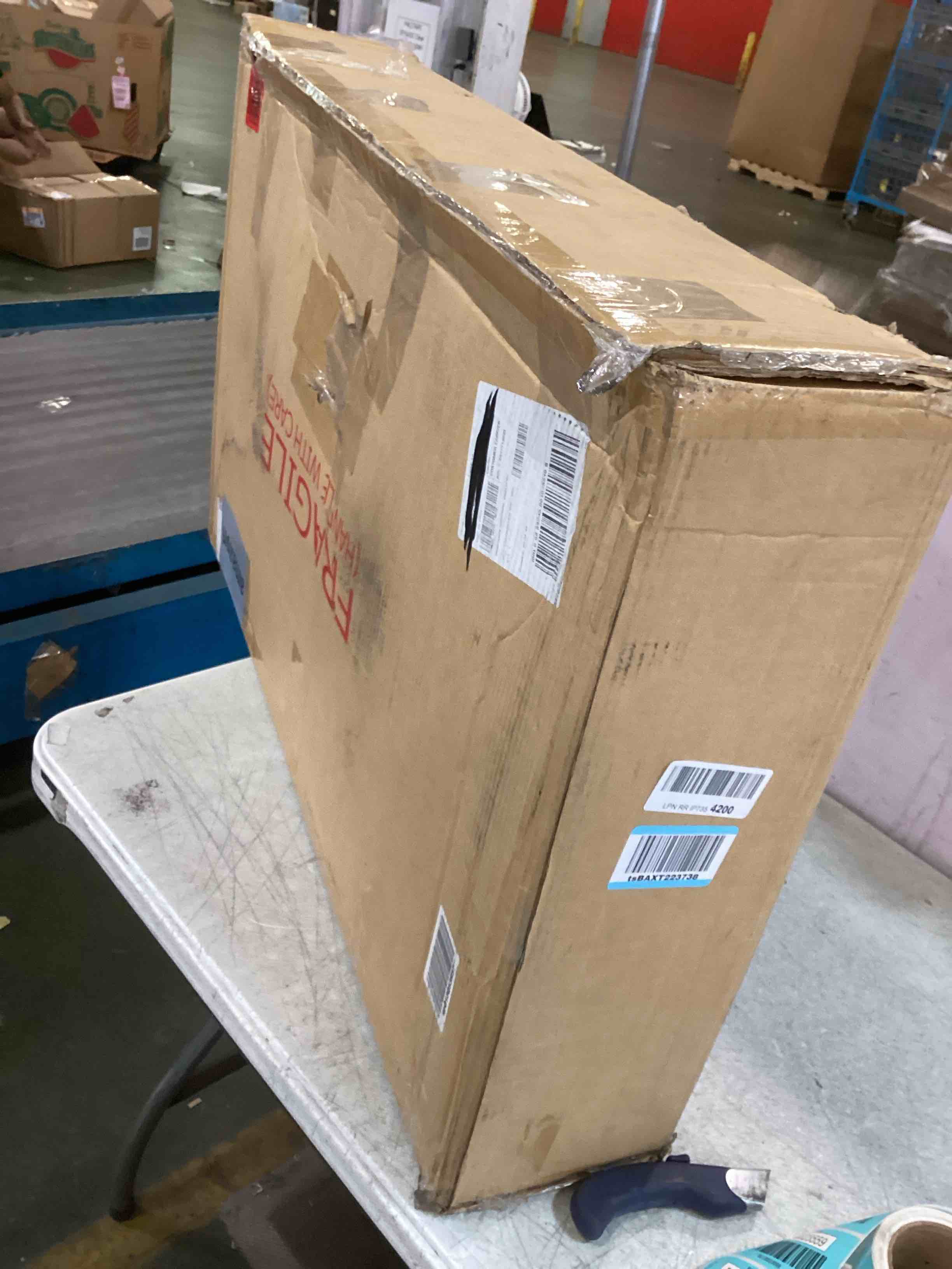 https://s3.amazonaws.com/lotting-images-prod/bidfta/BLU6823558_1720550616640.jpeg