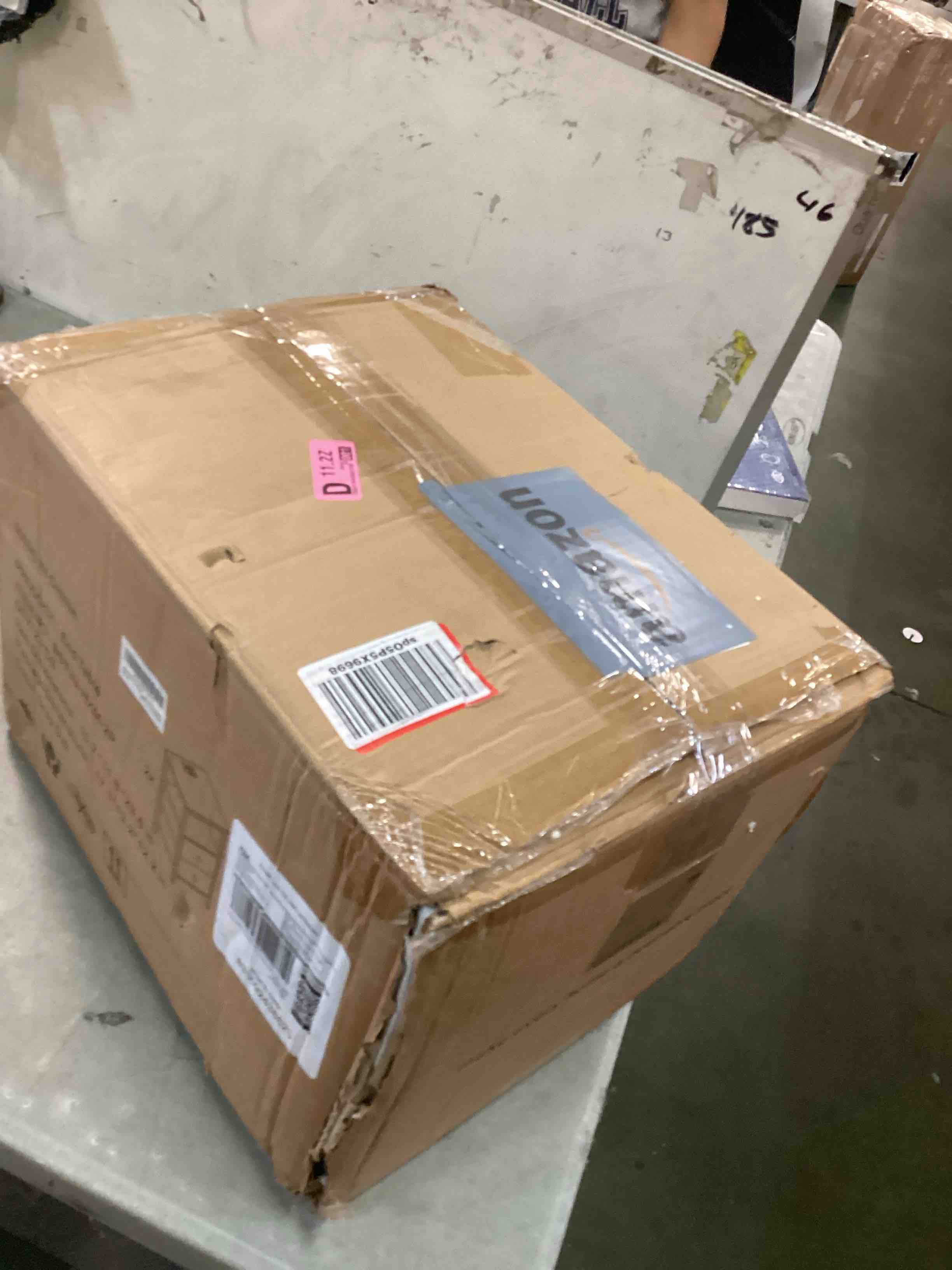 https://s3.amazonaws.com/lotting-images-prod/bidfta/BLU6823774_1720633731925.jpeg