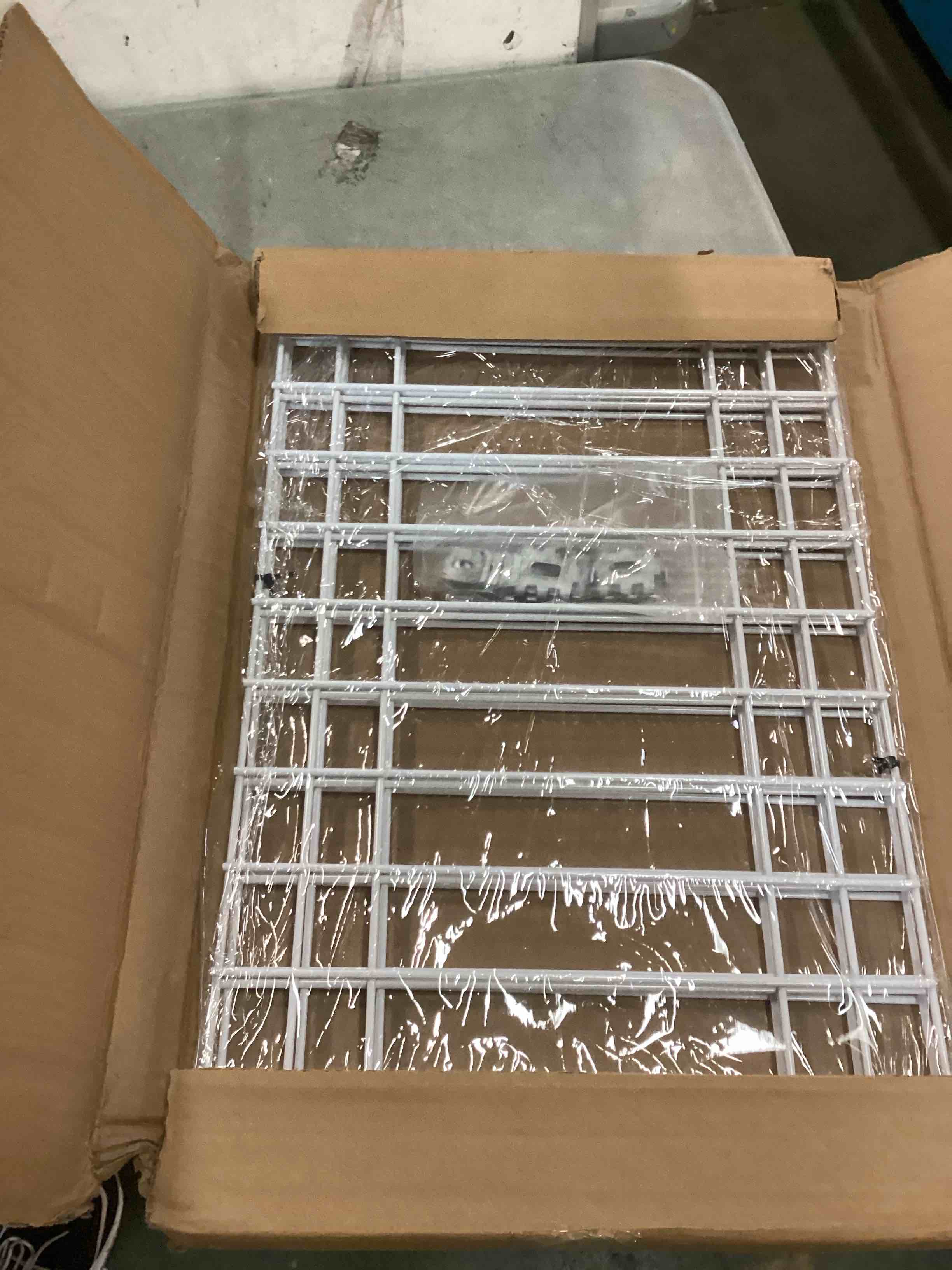 https://s3.amazonaws.com/lotting-images-prod/bidfta/BLU6823820_1720640349545.jpeg