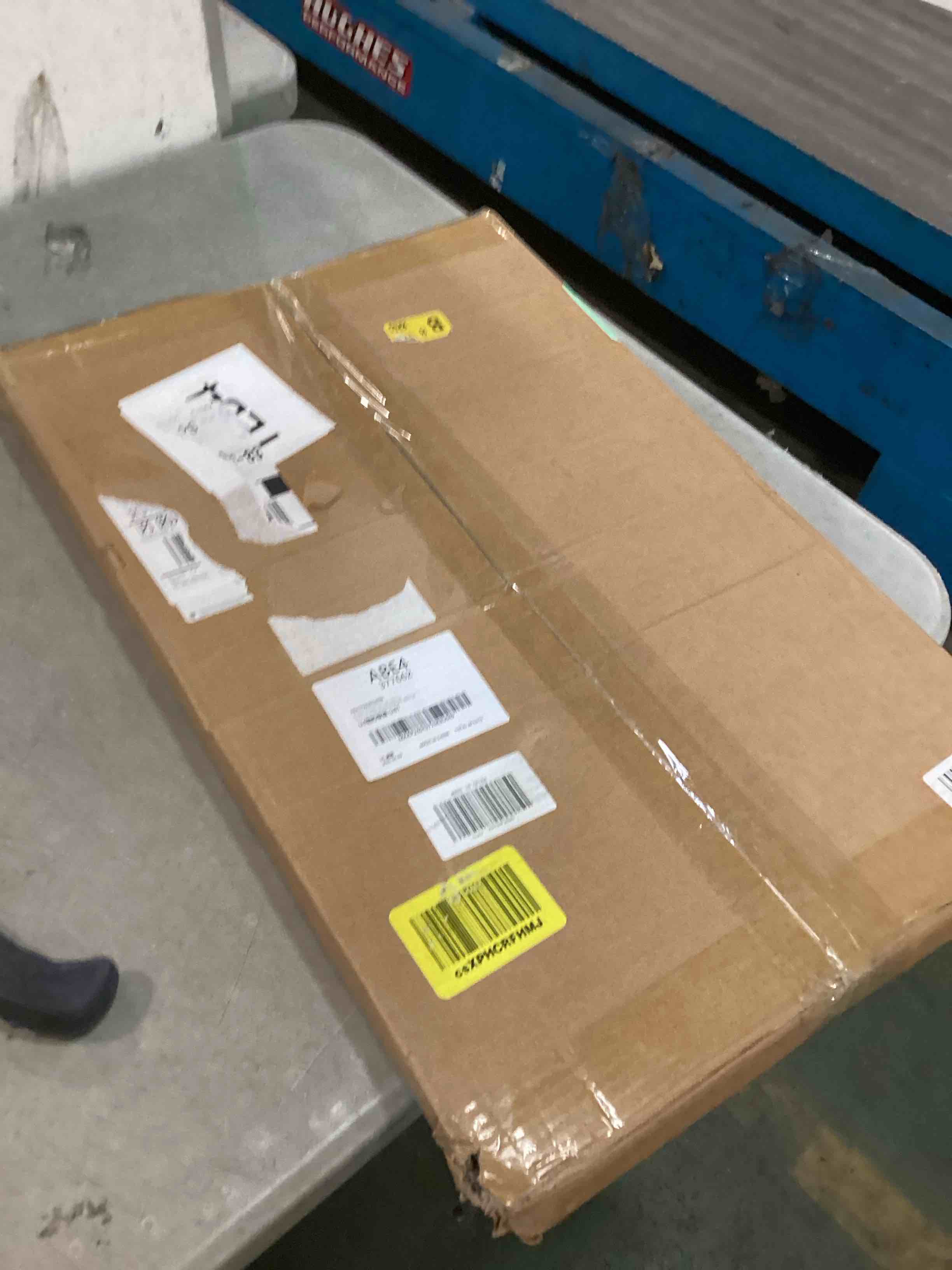 https://s3.amazonaws.com/lotting-images-prod/bidfta/BLU6823820_1720640363149.jpeg