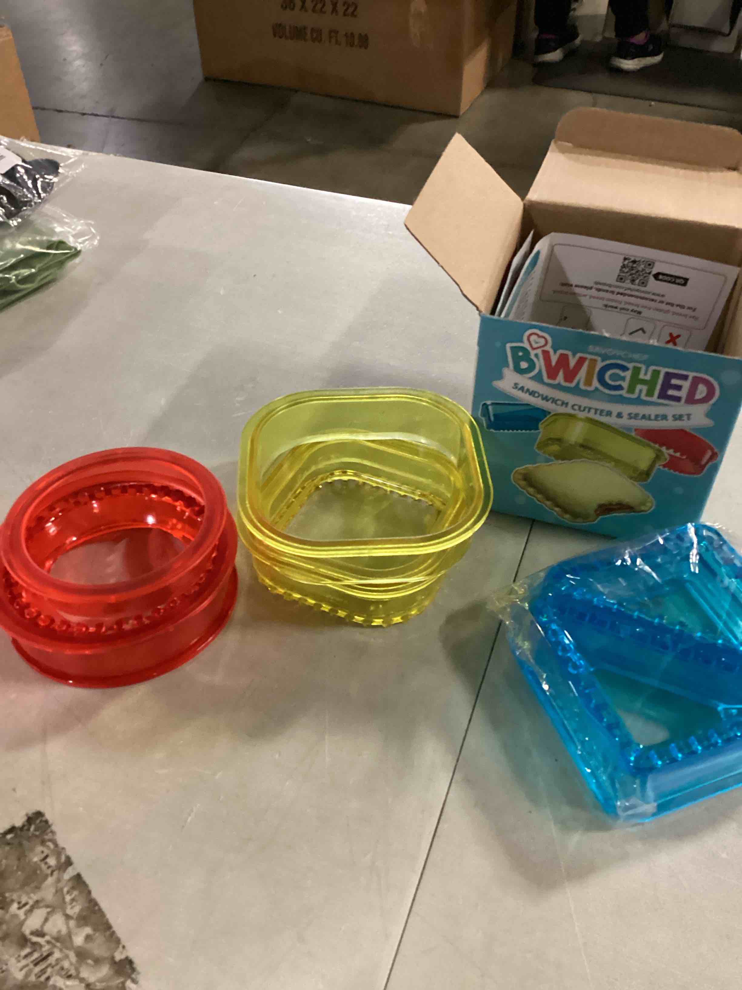 https://s3.amazonaws.com/lotting-images-prod/bidfta/BLU6824318_1726326872200.jpeg
