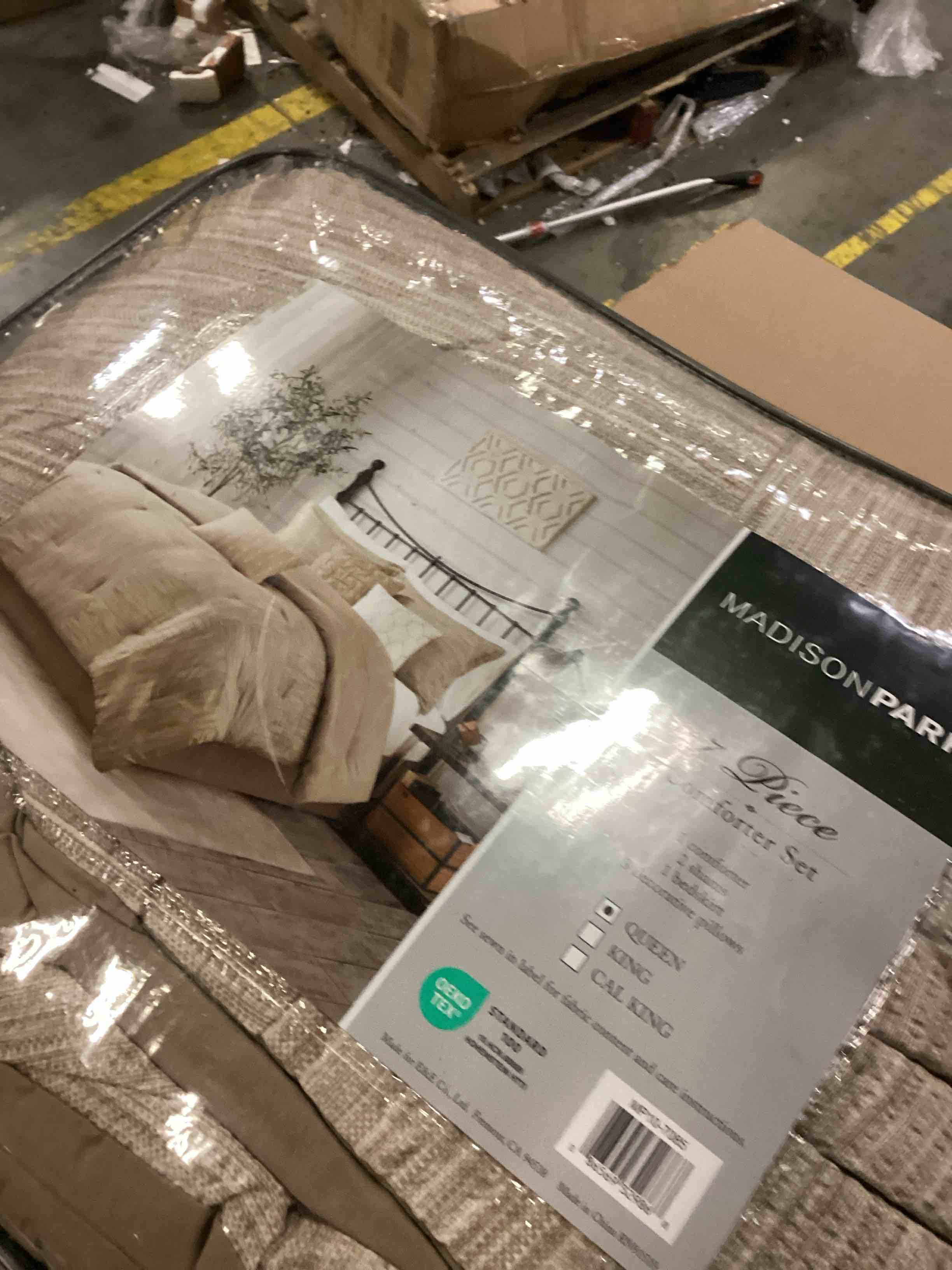 https://s3.amazonaws.com/lotting-images-prod/bidfta/BLU6825116_1727265648210.jpeg
