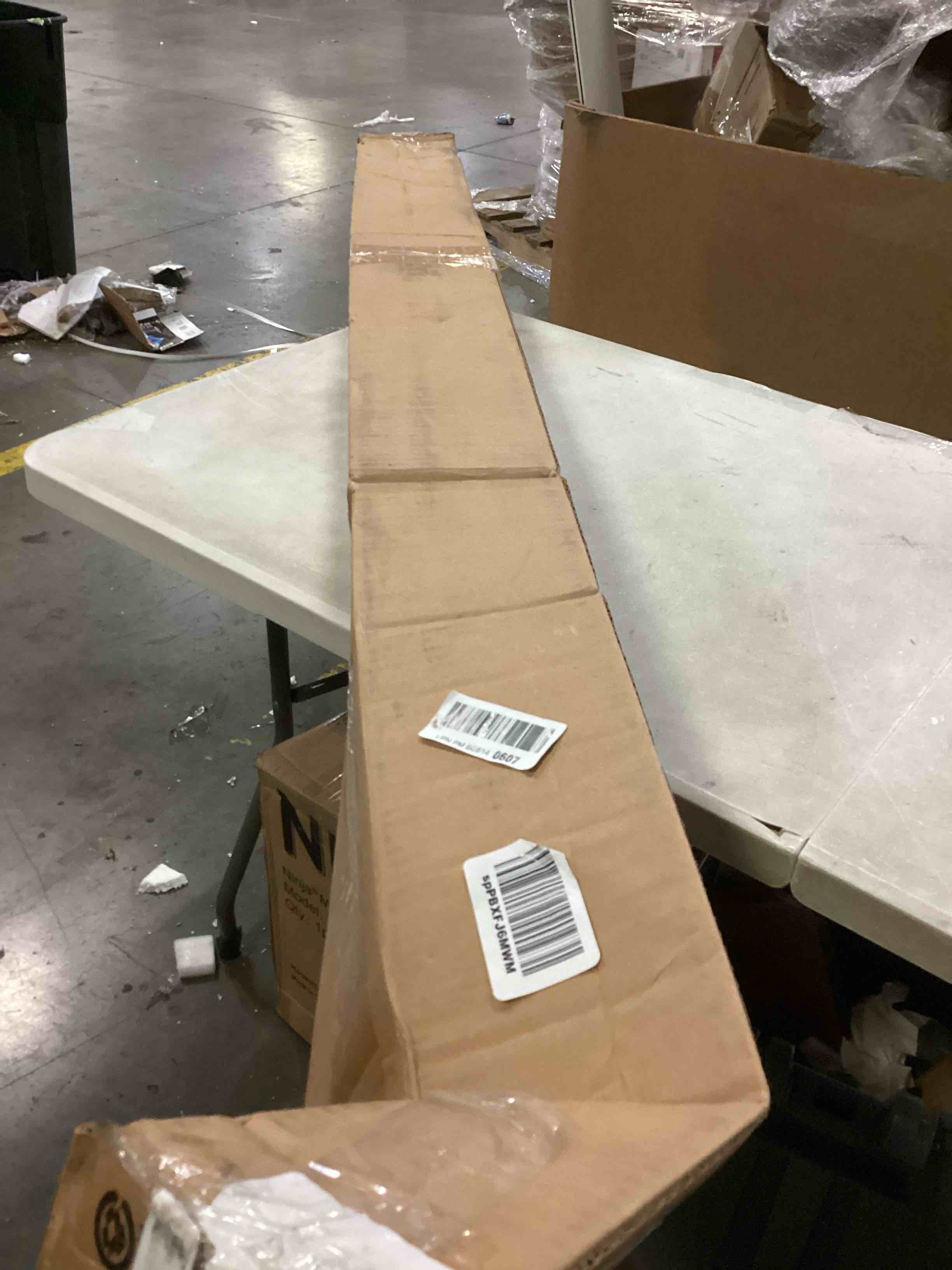 https://s3.amazonaws.com/lotting-images-prod/bidfta/BLU6825336_1727454987081.jpeg