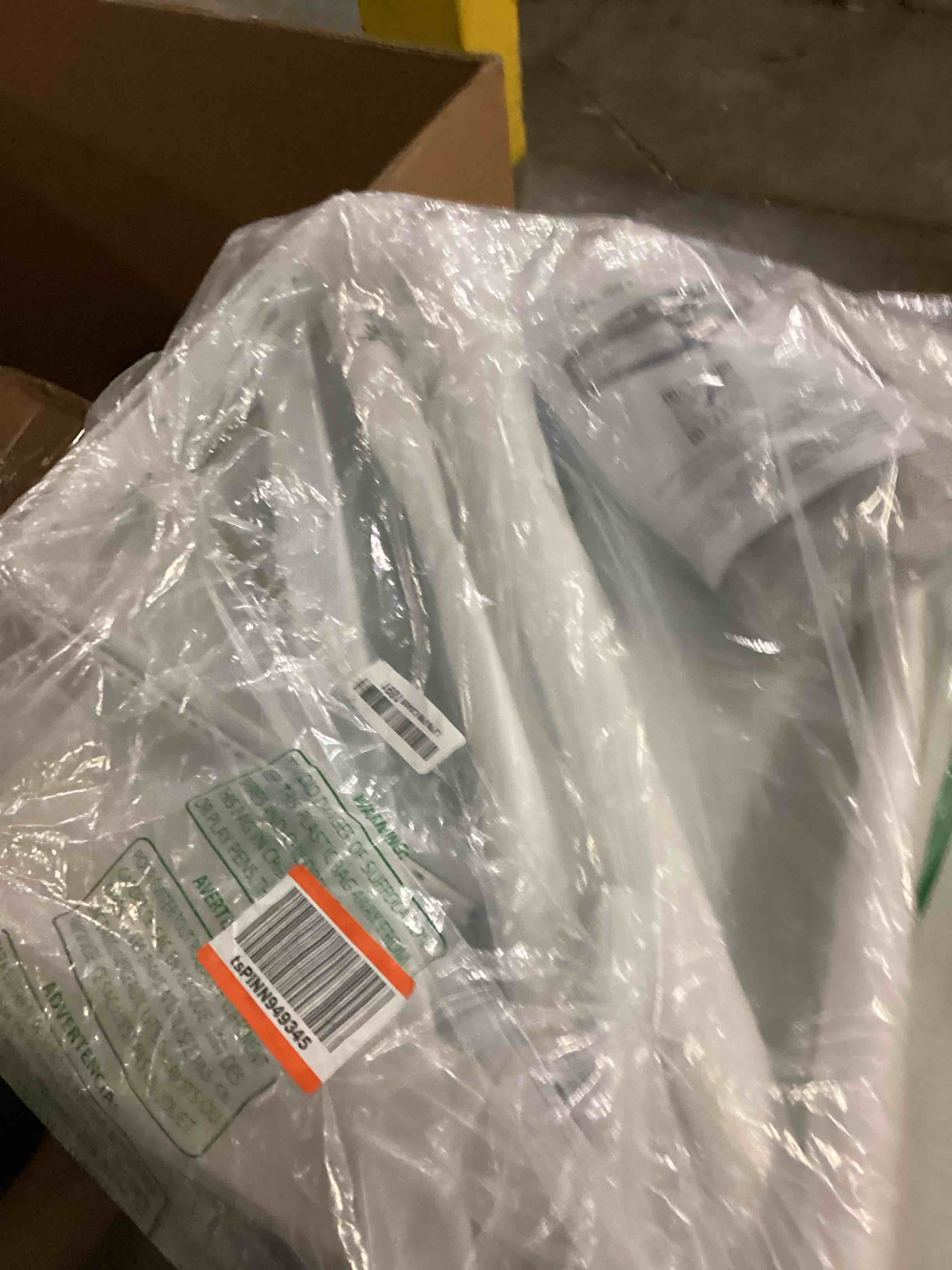 https://s3.amazonaws.com/lotting-images-prod/bidfta/BLU6825466_1726750871346.jpeg