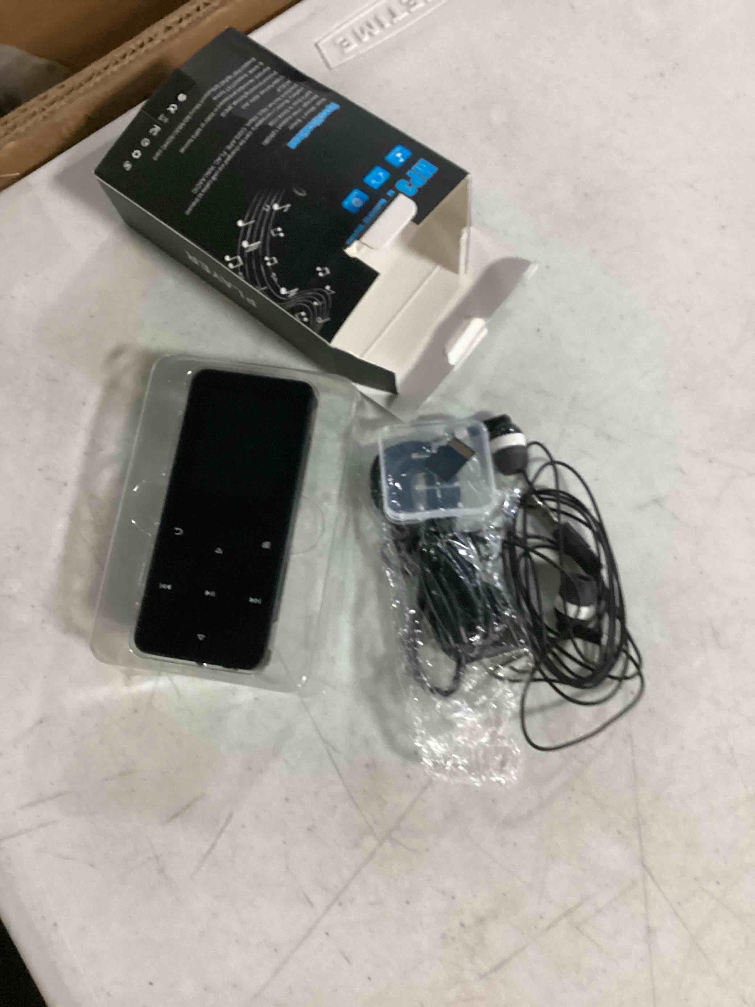 https://s3.amazonaws.com/lotting-images-prod/bidfta/BLU6826164_1727188312945.jpeg