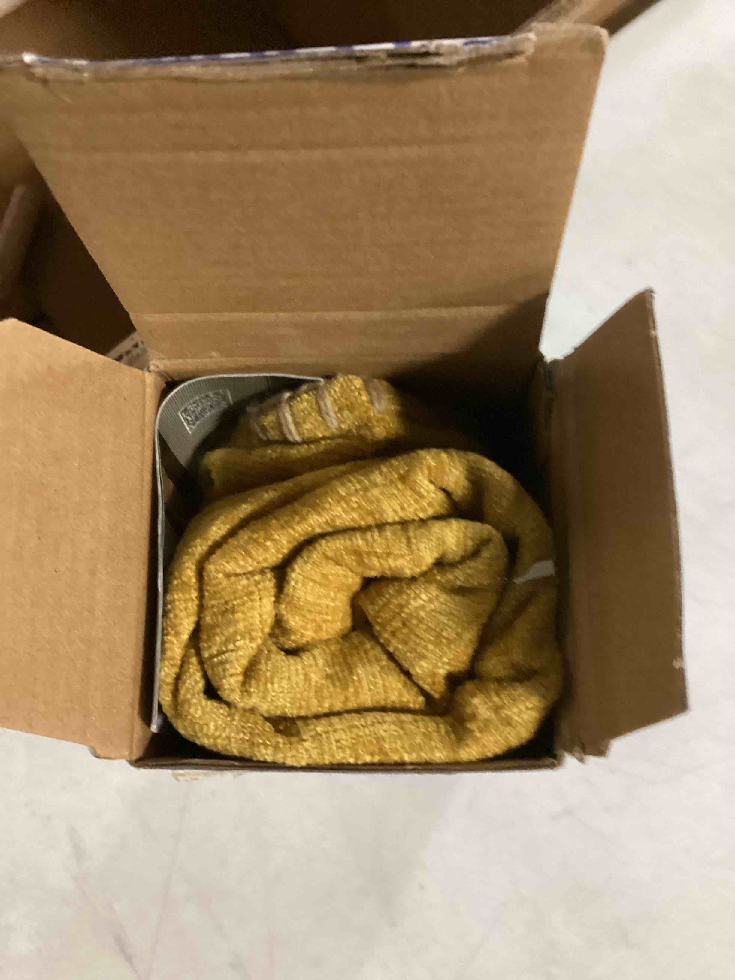 https://s3.amazonaws.com/lotting-images-prod/bidfta/BLU6826179_1727189820294.jpeg