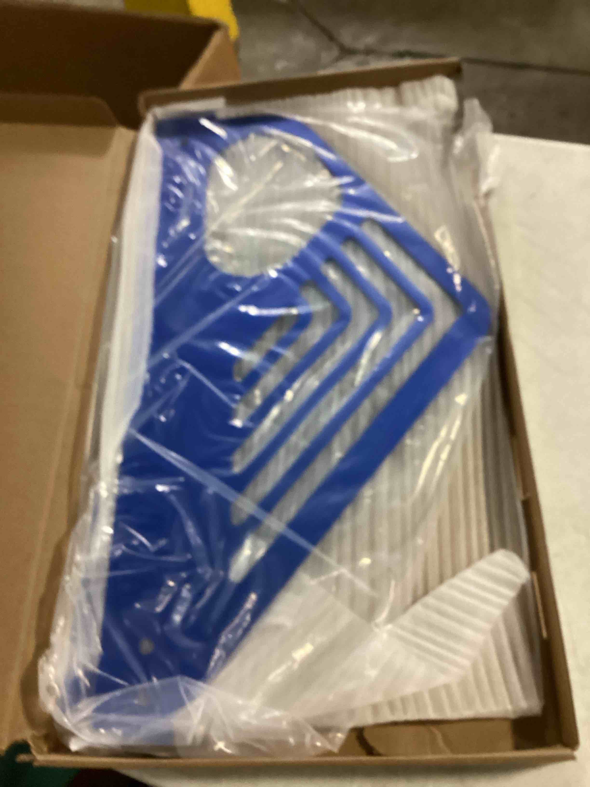 https://s3.amazonaws.com/lotting-images-prod/bidfta/BLU6826855_1727461803861.jpeg