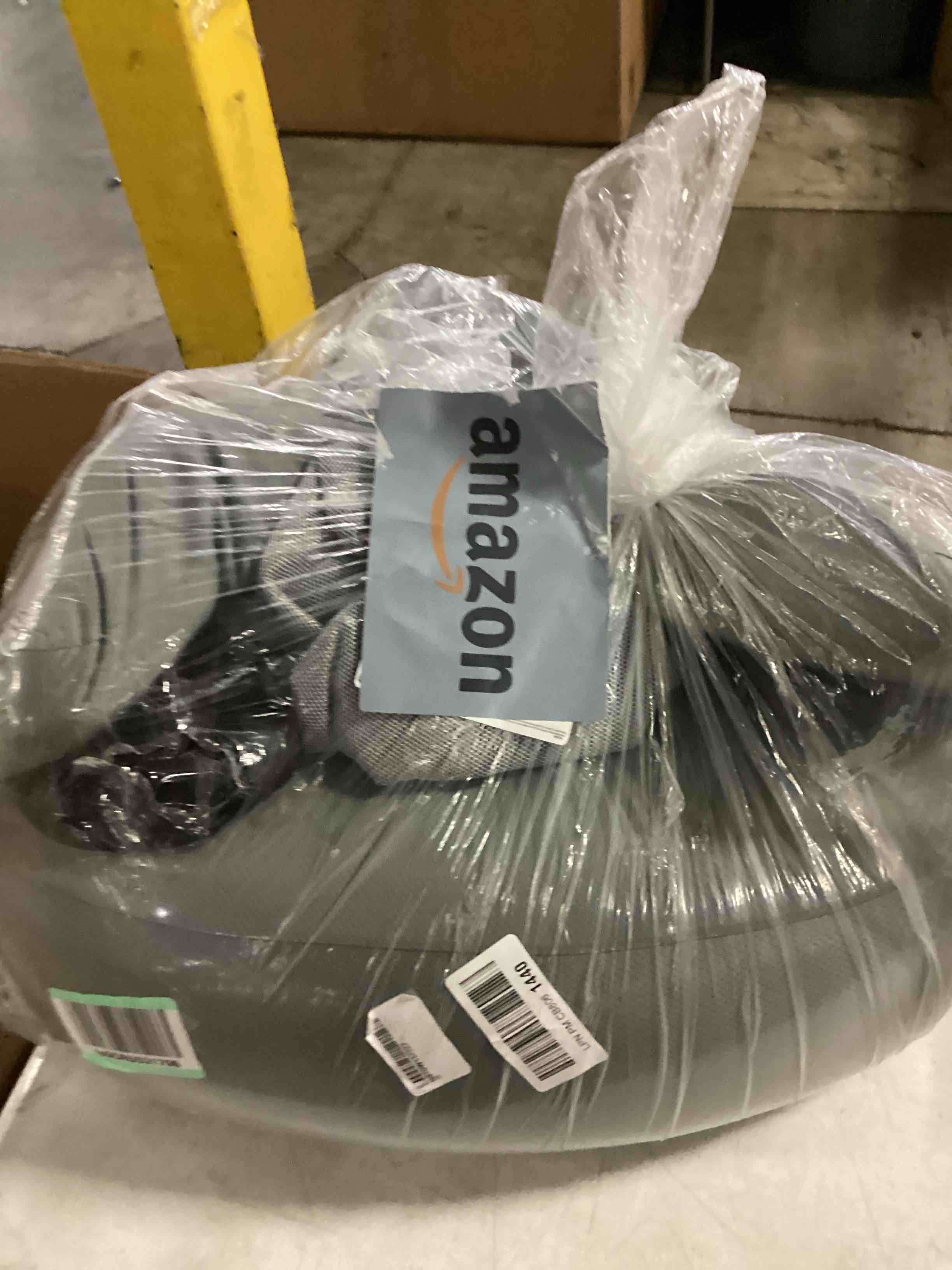 https://s3.amazonaws.com/lotting-images-prod/bidfta/BLU6826858_1727462029662.jpeg