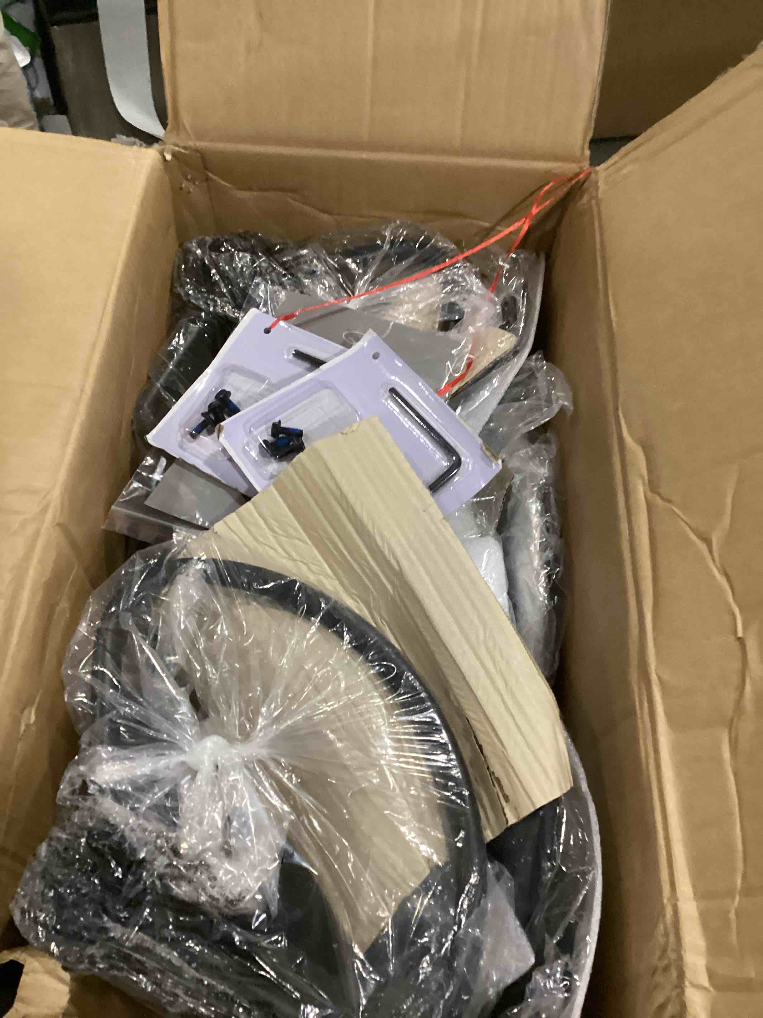 https://s3.amazonaws.com/lotting-images-prod/bidfta/BLU6828756_1724424994960.jpeg
