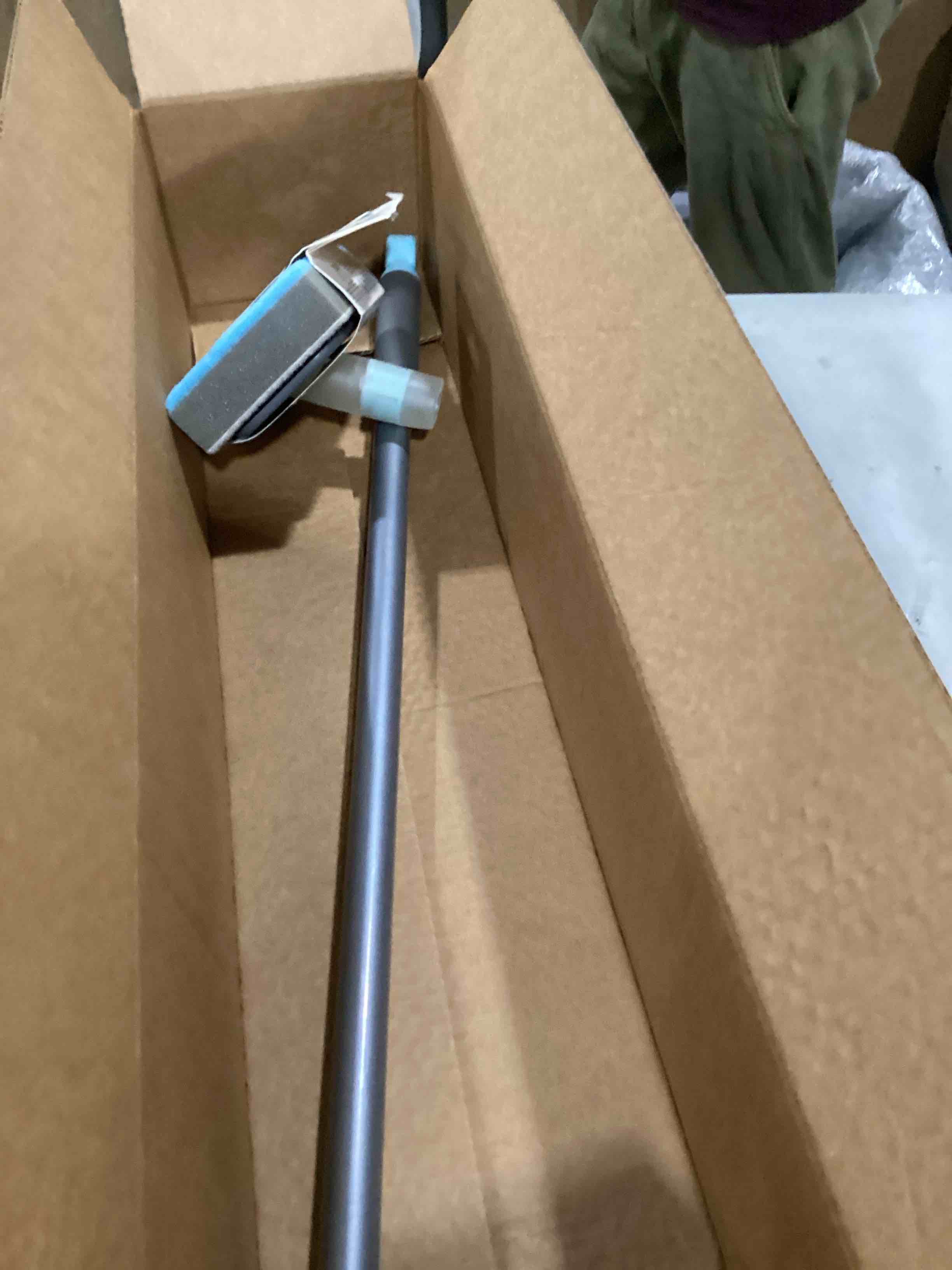 https://s3.amazonaws.com/lotting-images-prod/bidfta/BLU6829499_1724958014132.jpeg