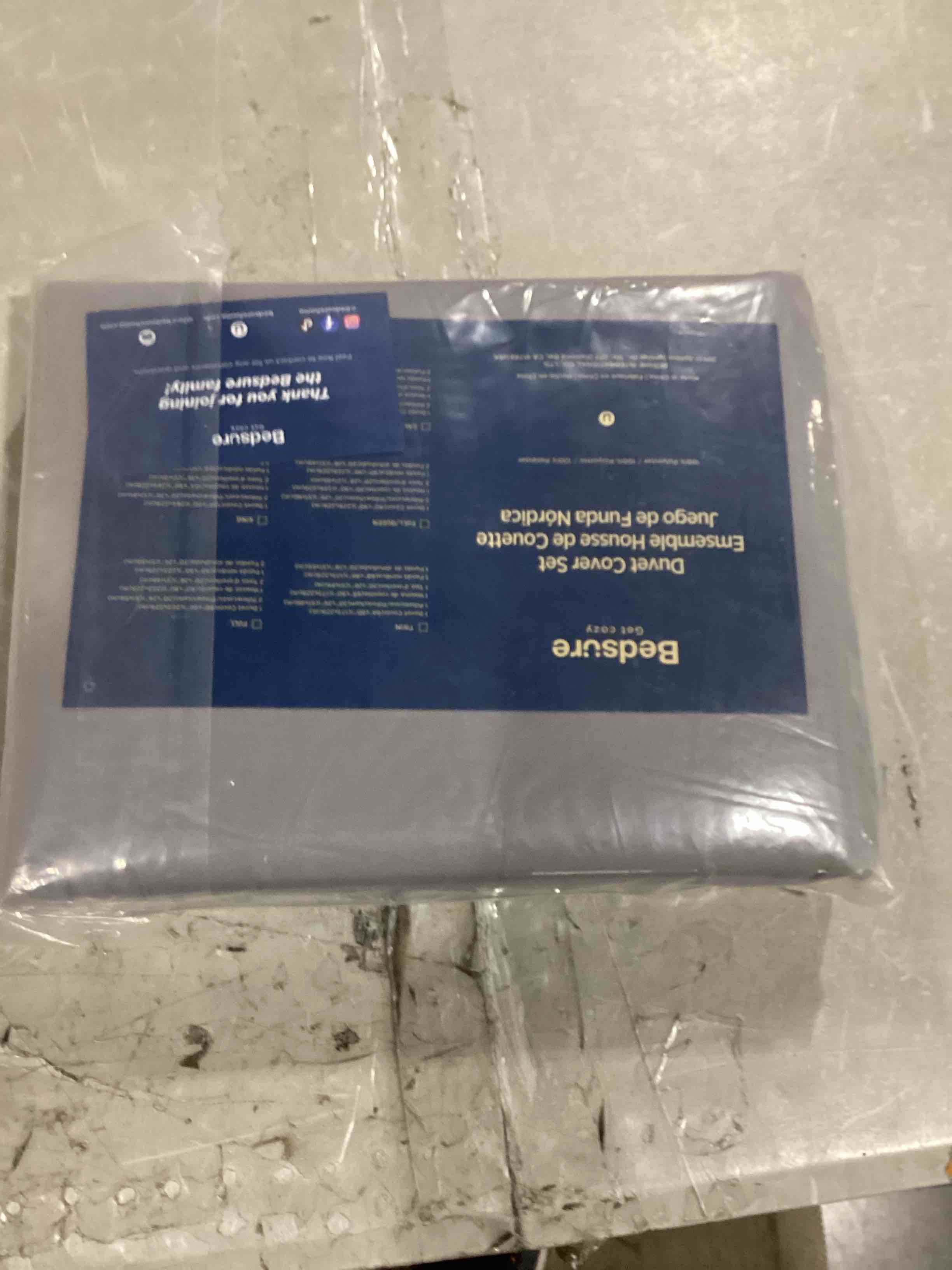 https://s3.amazonaws.com/lotting-images-prod/bidfta/BLU6830265_1725893204625.jpeg