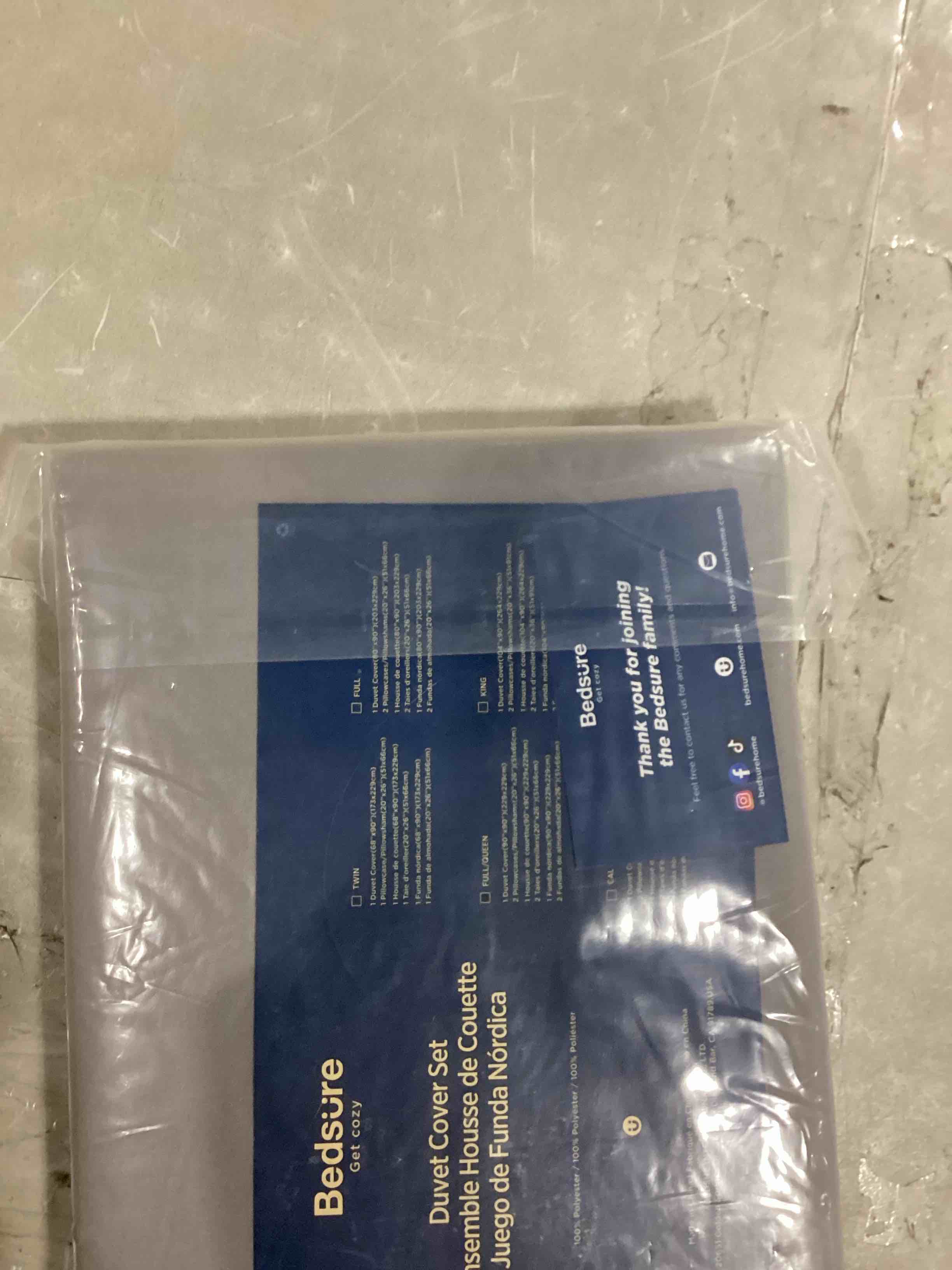 https://s3.amazonaws.com/lotting-images-prod/bidfta/BLU6830265_1725893209480.jpeg