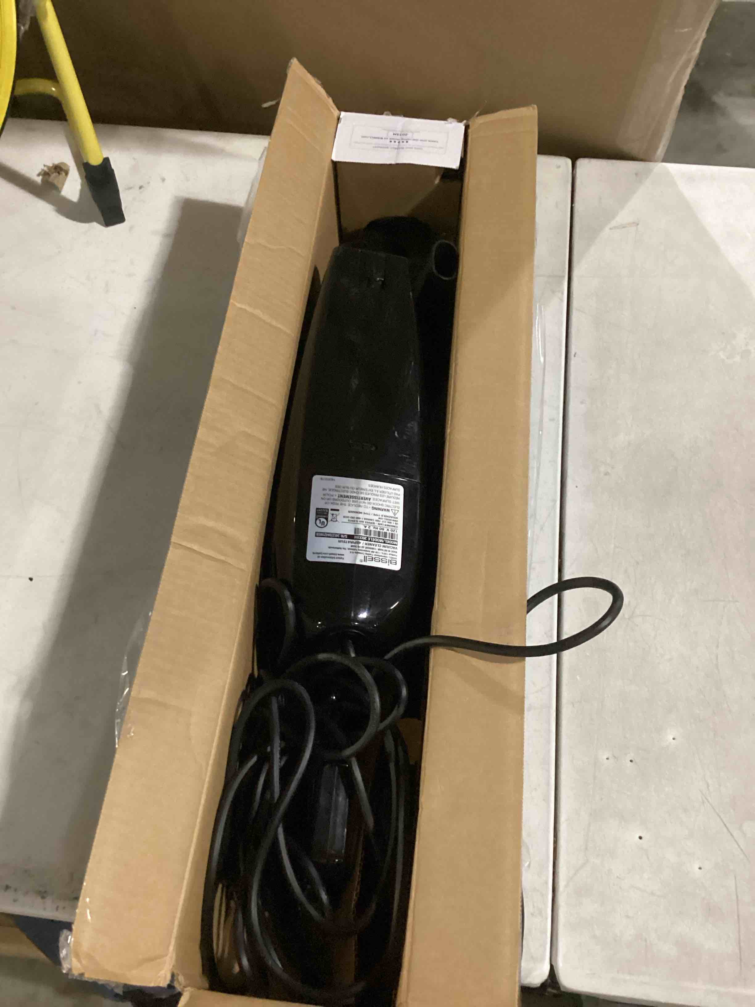 https://s3.amazonaws.com/lotting-images-prod/bidfta/BLU6830658_1726250216716.jpeg