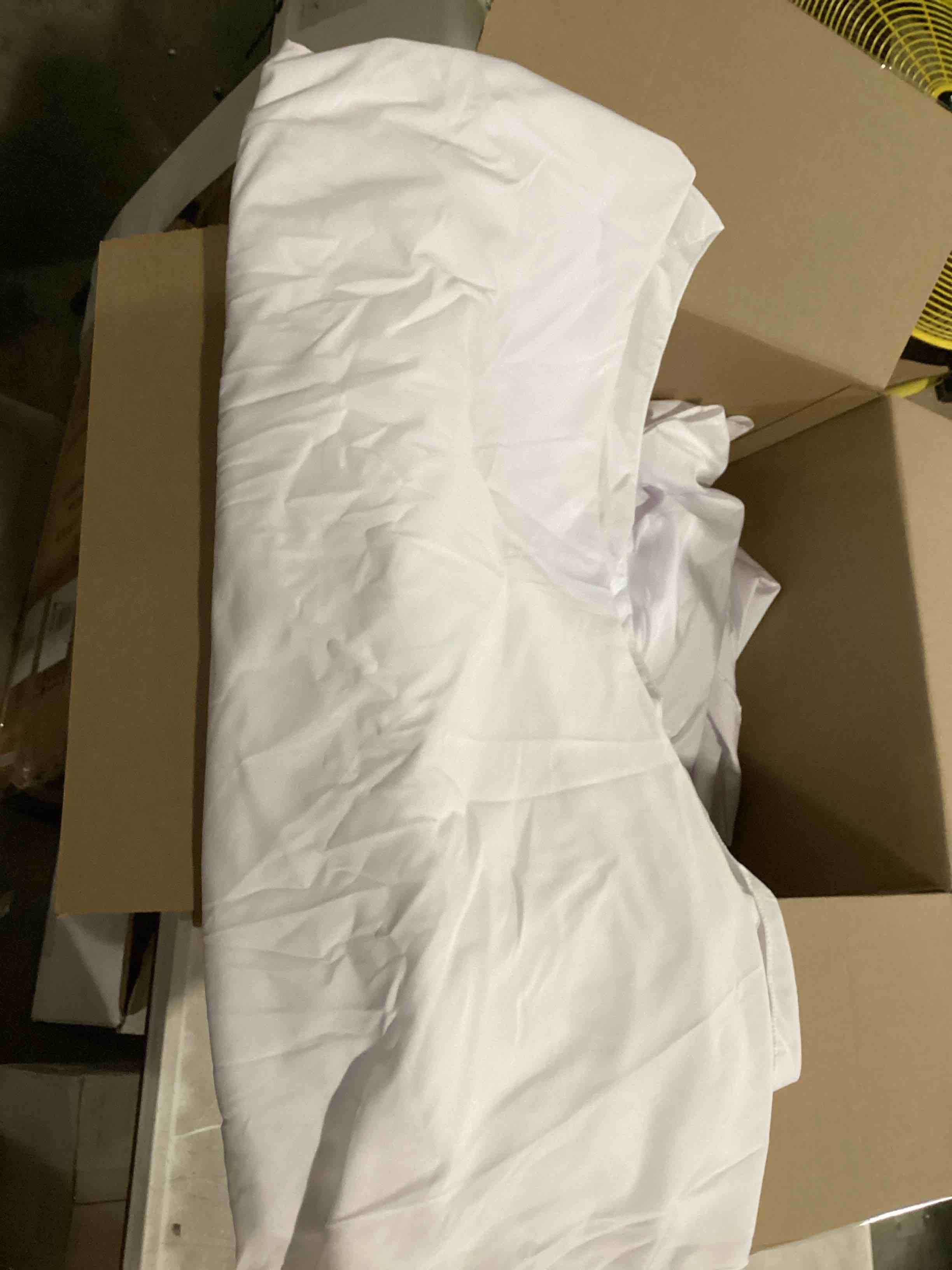 https://s3.amazonaws.com/lotting-images-prod/bidfta/BLU6830821_1726494230886.jpeg