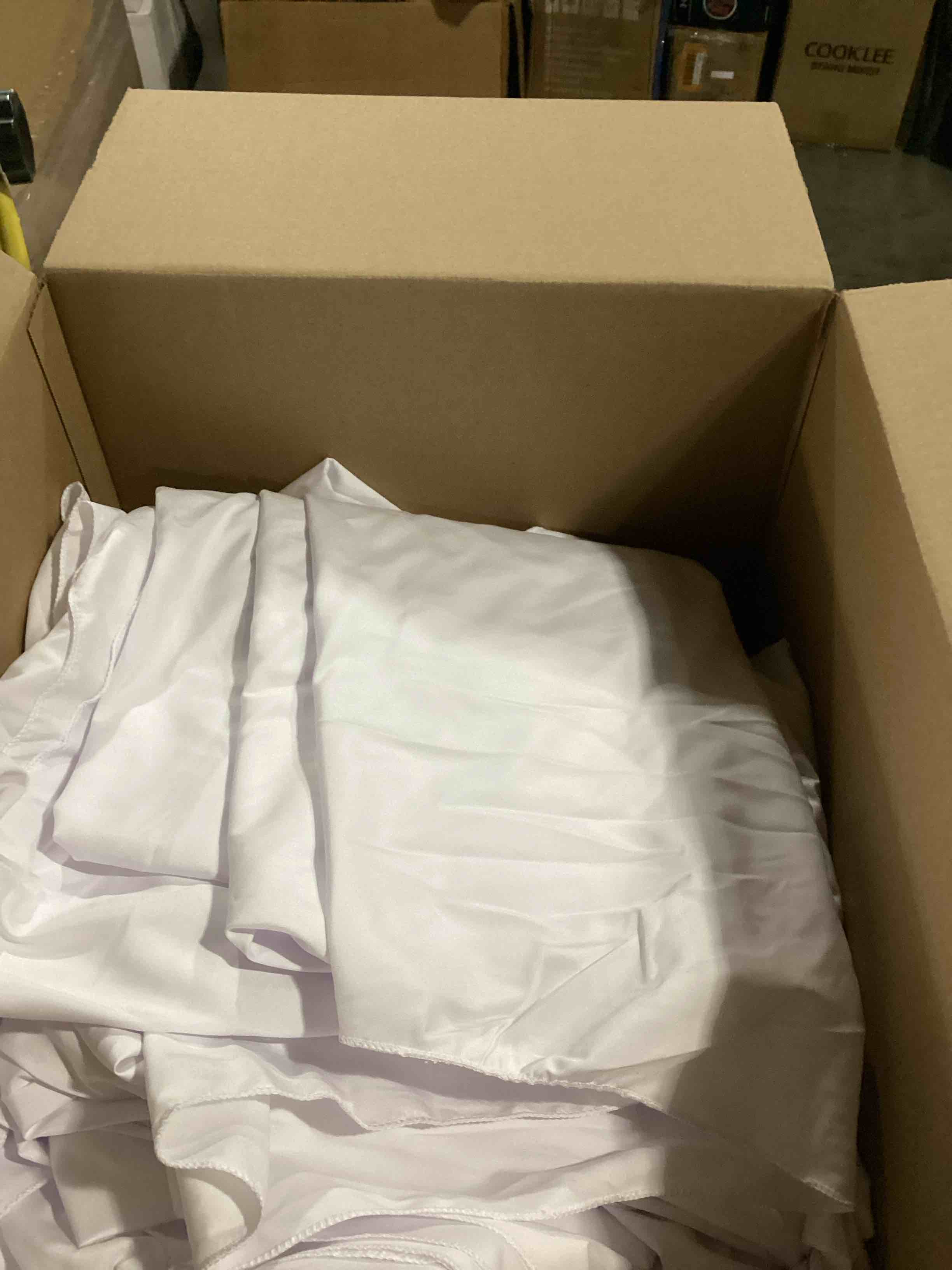 https://s3.amazonaws.com/lotting-images-prod/bidfta/BLU6830821_1726494256696.jpeg