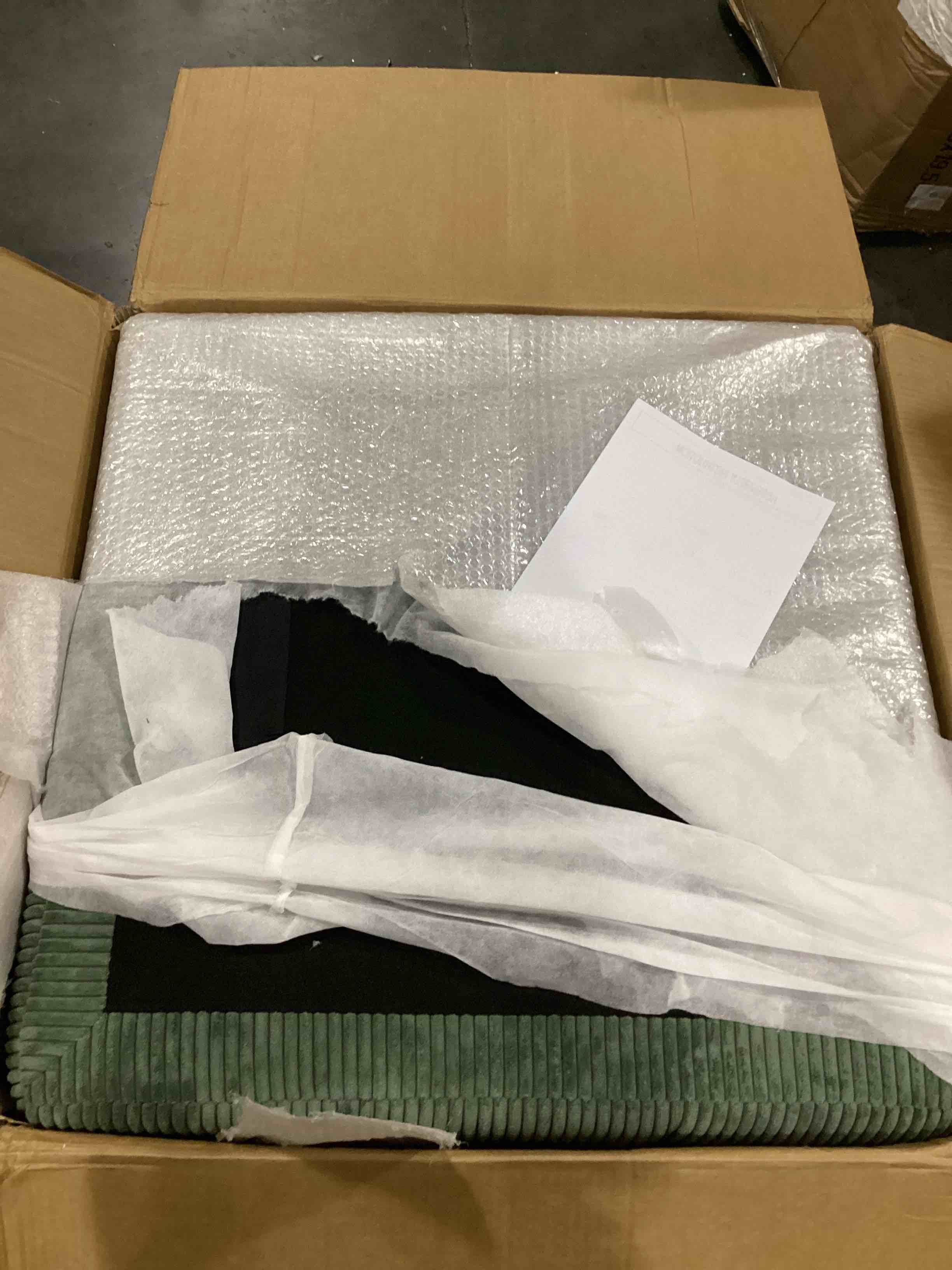 https://s3.amazonaws.com/lotting-images-prod/bidfta/BLU6831834_1725994565890.jpeg