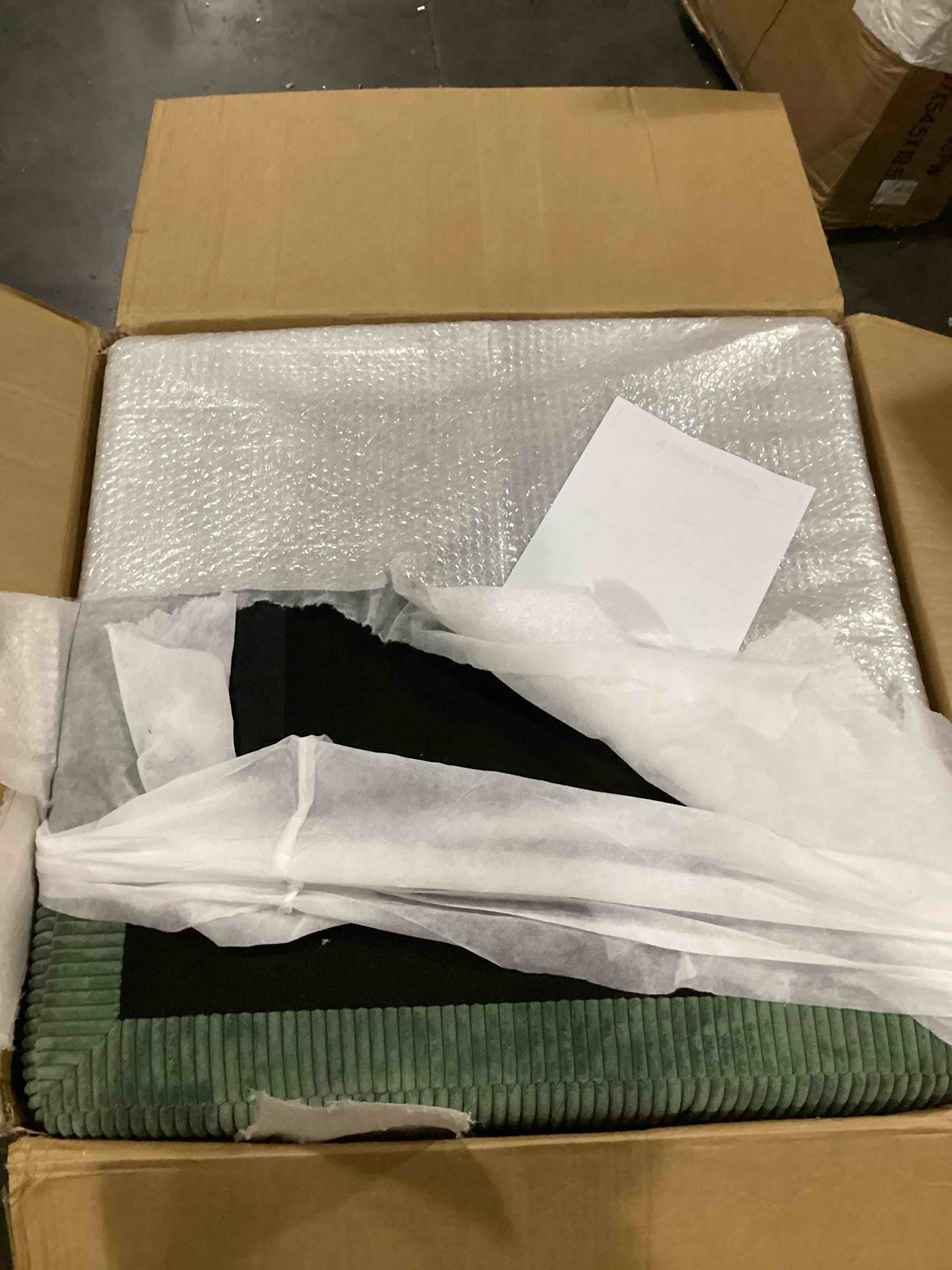 https://s3.amazonaws.com/lotting-images-prod/bidfta/BLU6831834_1725994566722.jpeg