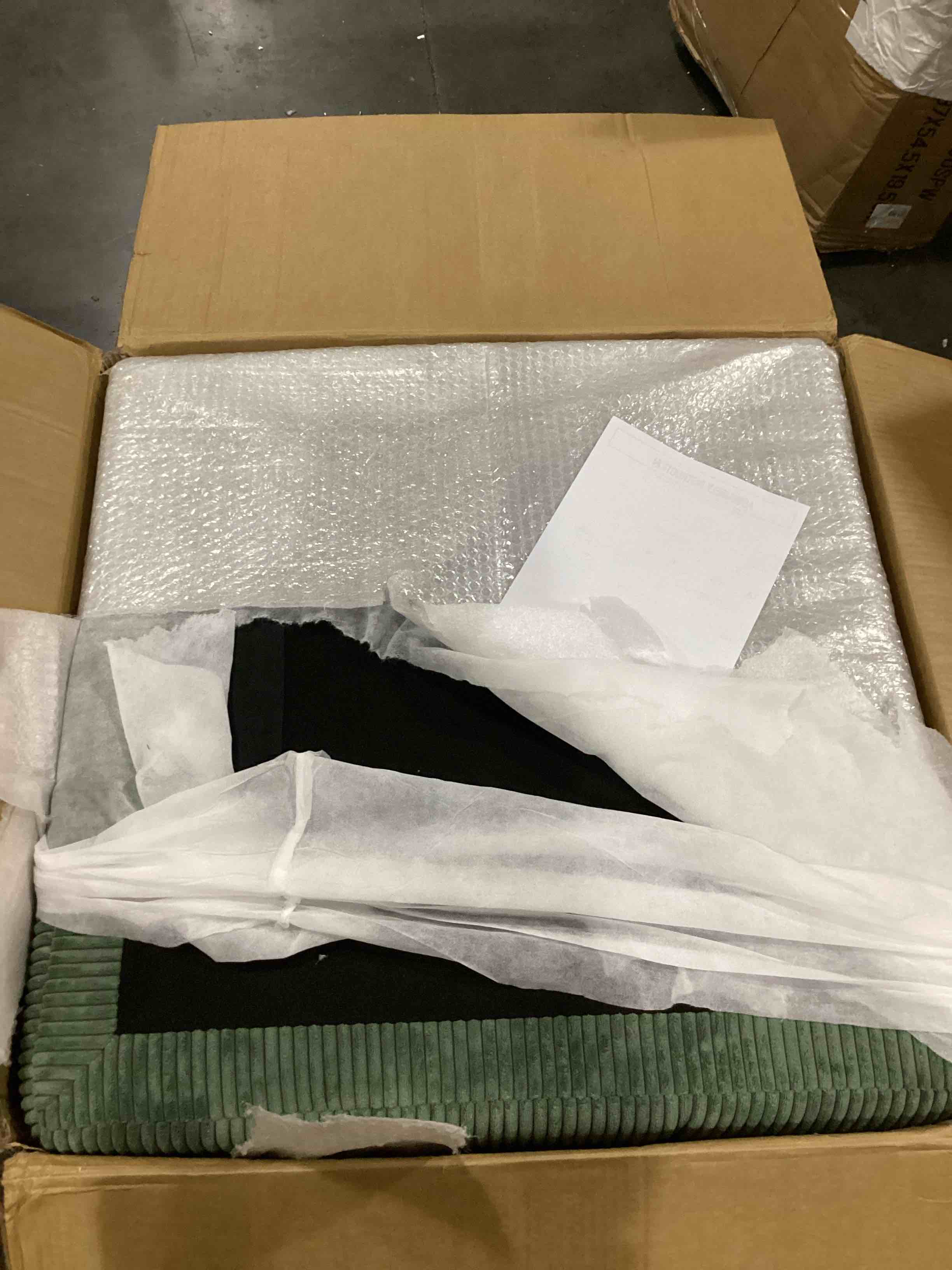 https://s3.amazonaws.com/lotting-images-prod/bidfta/BLU6831834_1725994567579.jpeg