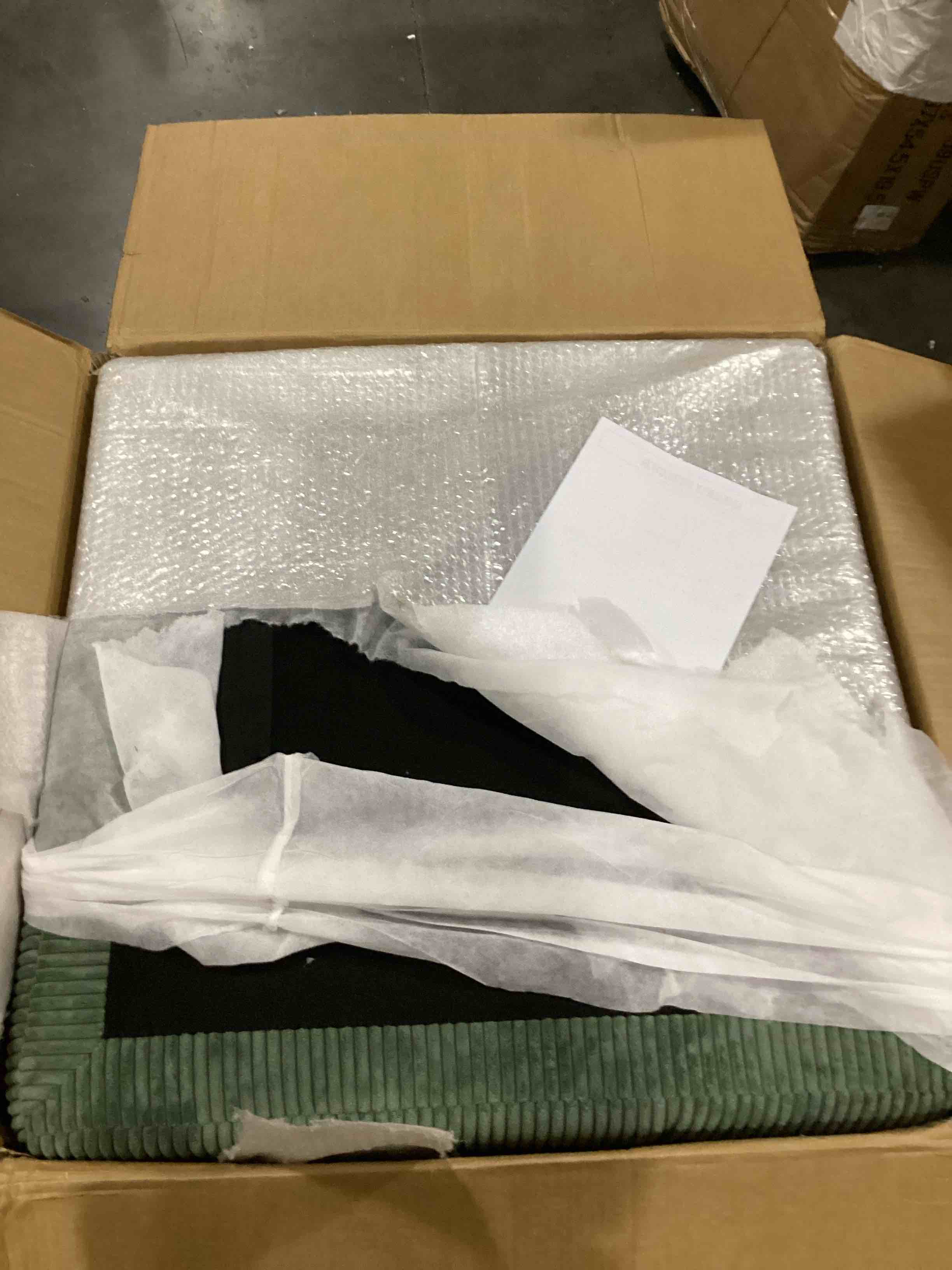 https://s3.amazonaws.com/lotting-images-prod/bidfta/BLU6831834_1725994568396.jpeg