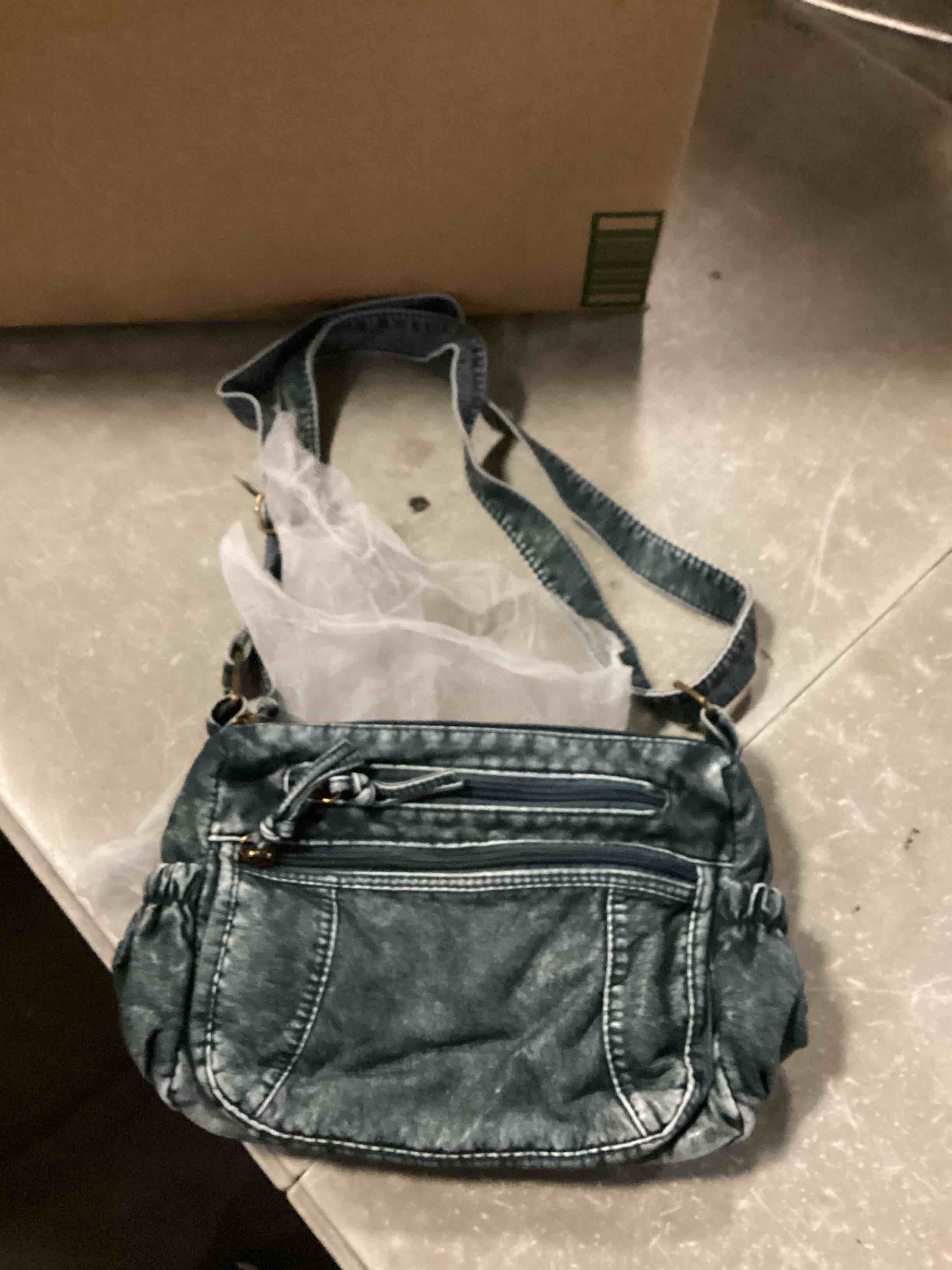 https://s3.amazonaws.com/lotting-images-prod/bidfta/BLU6833029_1725896502371.jpeg