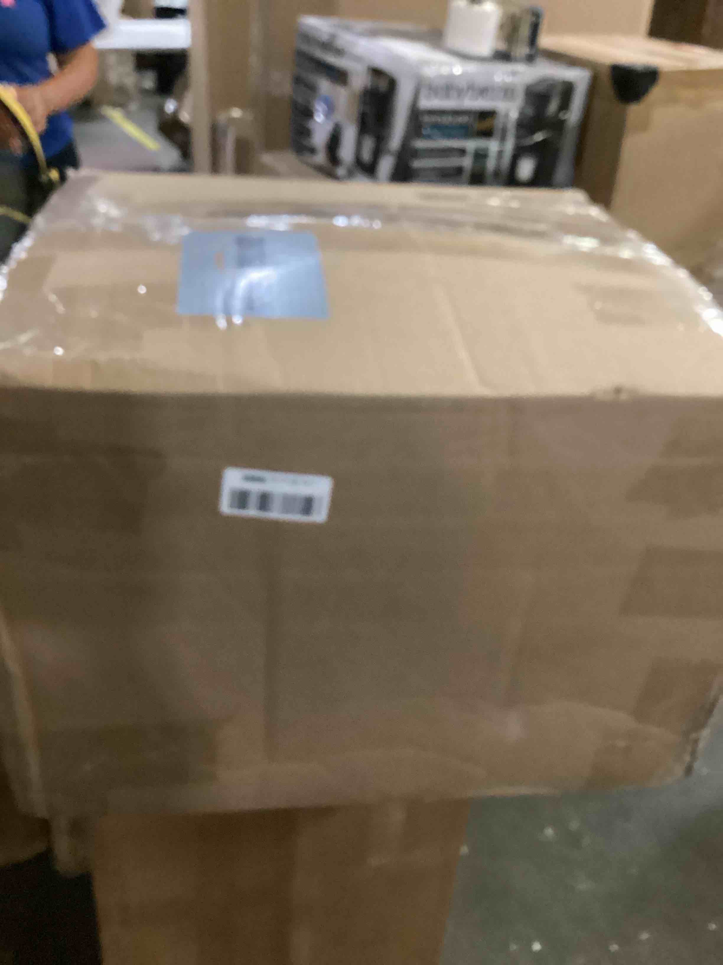 https://s3.amazonaws.com/lotting-images-prod/bidfta/BLU6833035_1725899582371.jpeg
