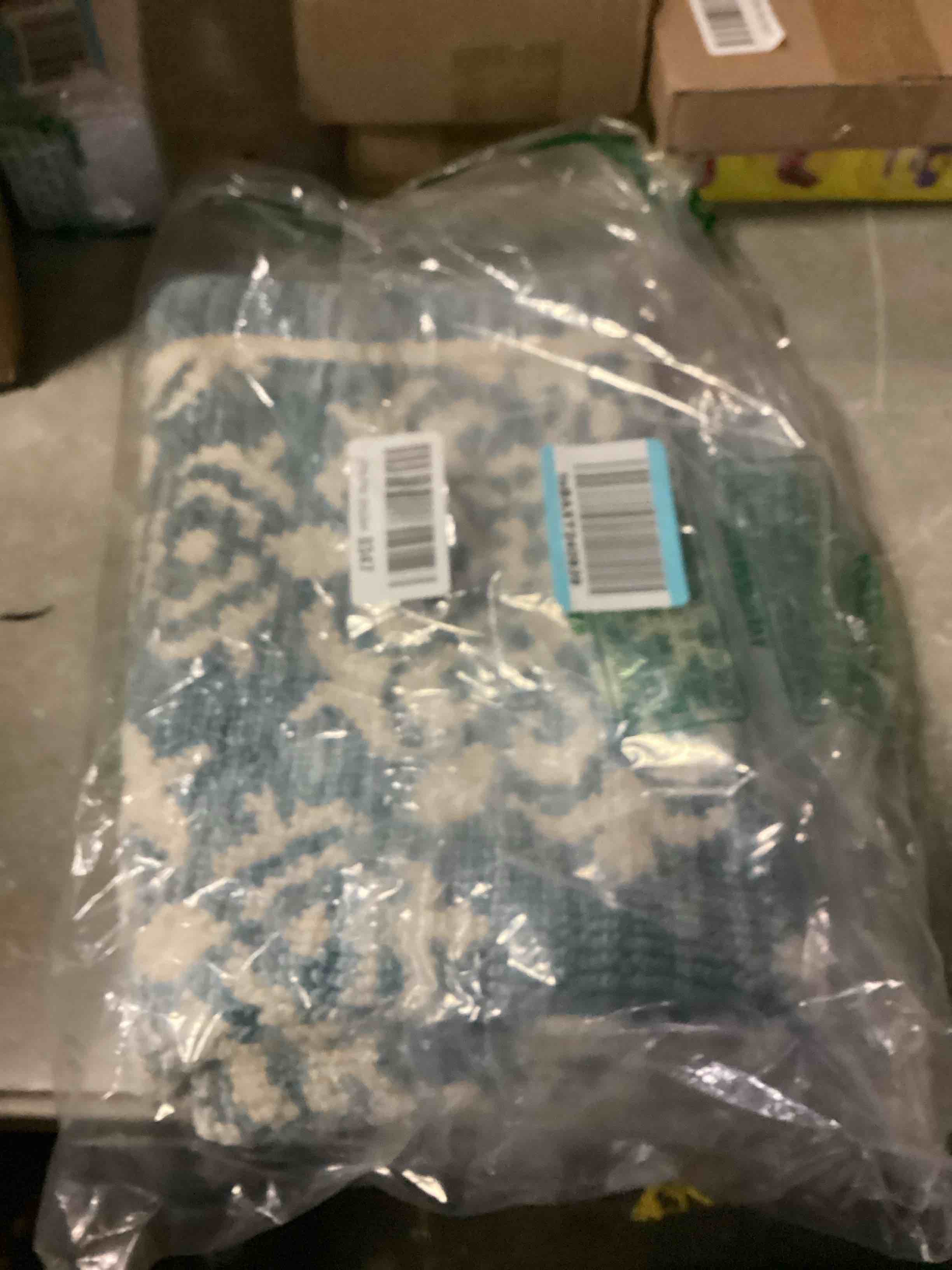 https://s3.amazonaws.com/lotting-images-prod/bidfta/BLU6833058_1725902796296.jpeg