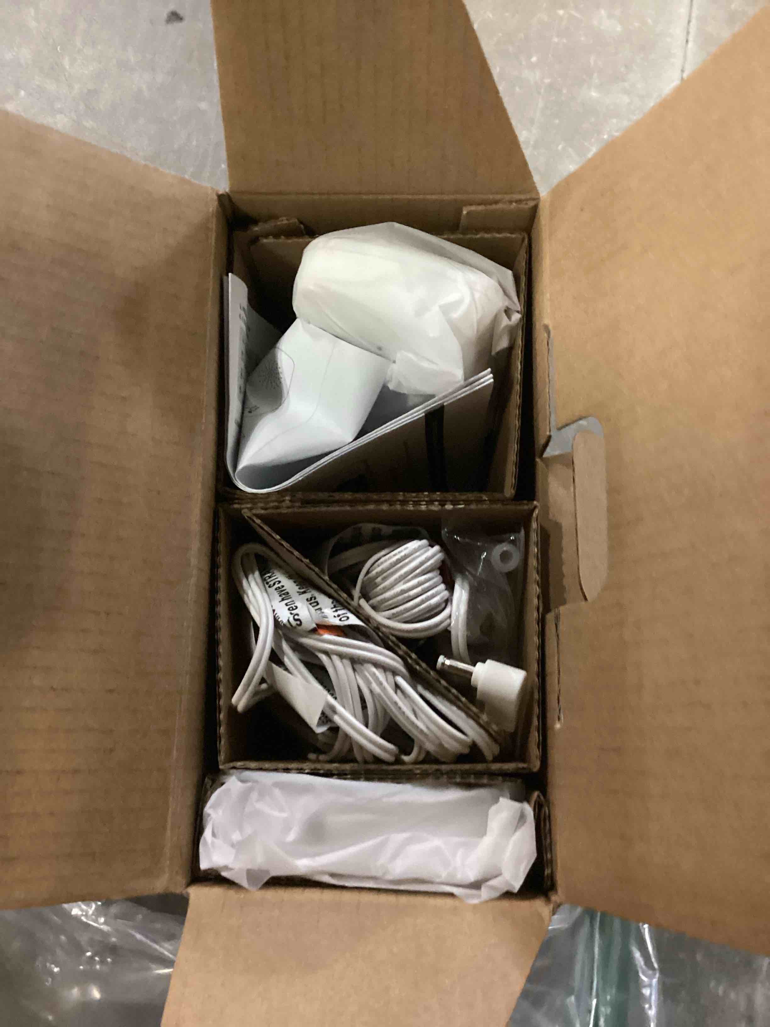 https://s3.amazonaws.com/lotting-images-prod/bidfta/BLU6833302_1726054037911.jpeg