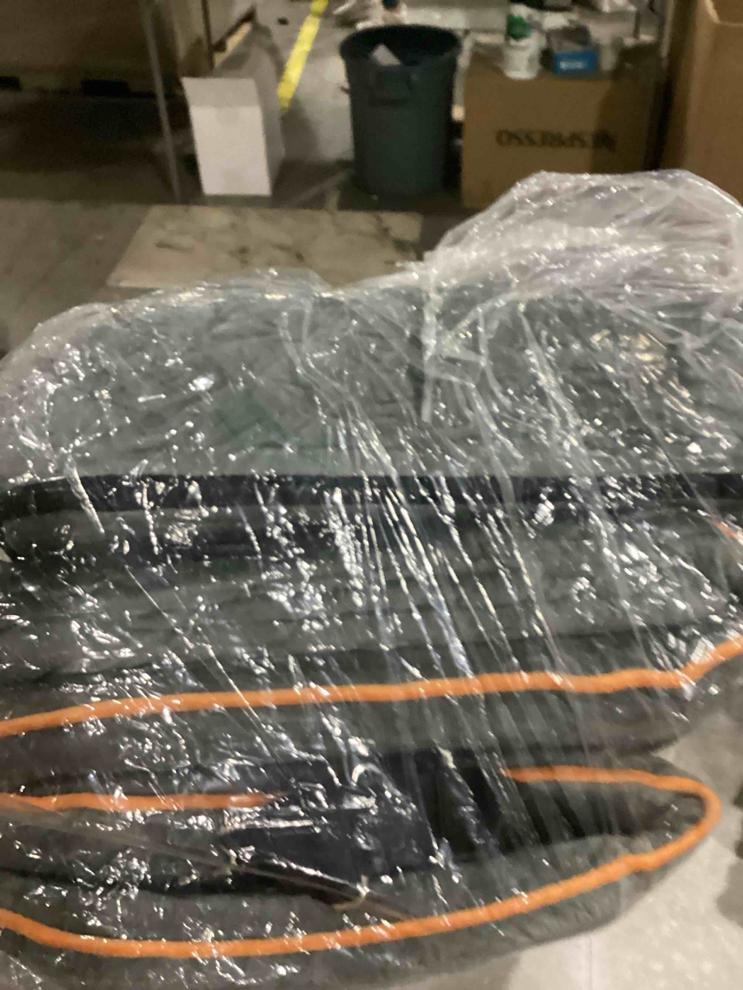 https://s3.amazonaws.com/lotting-images-prod/bidfta/BLU6834477_1725632622919.jpeg