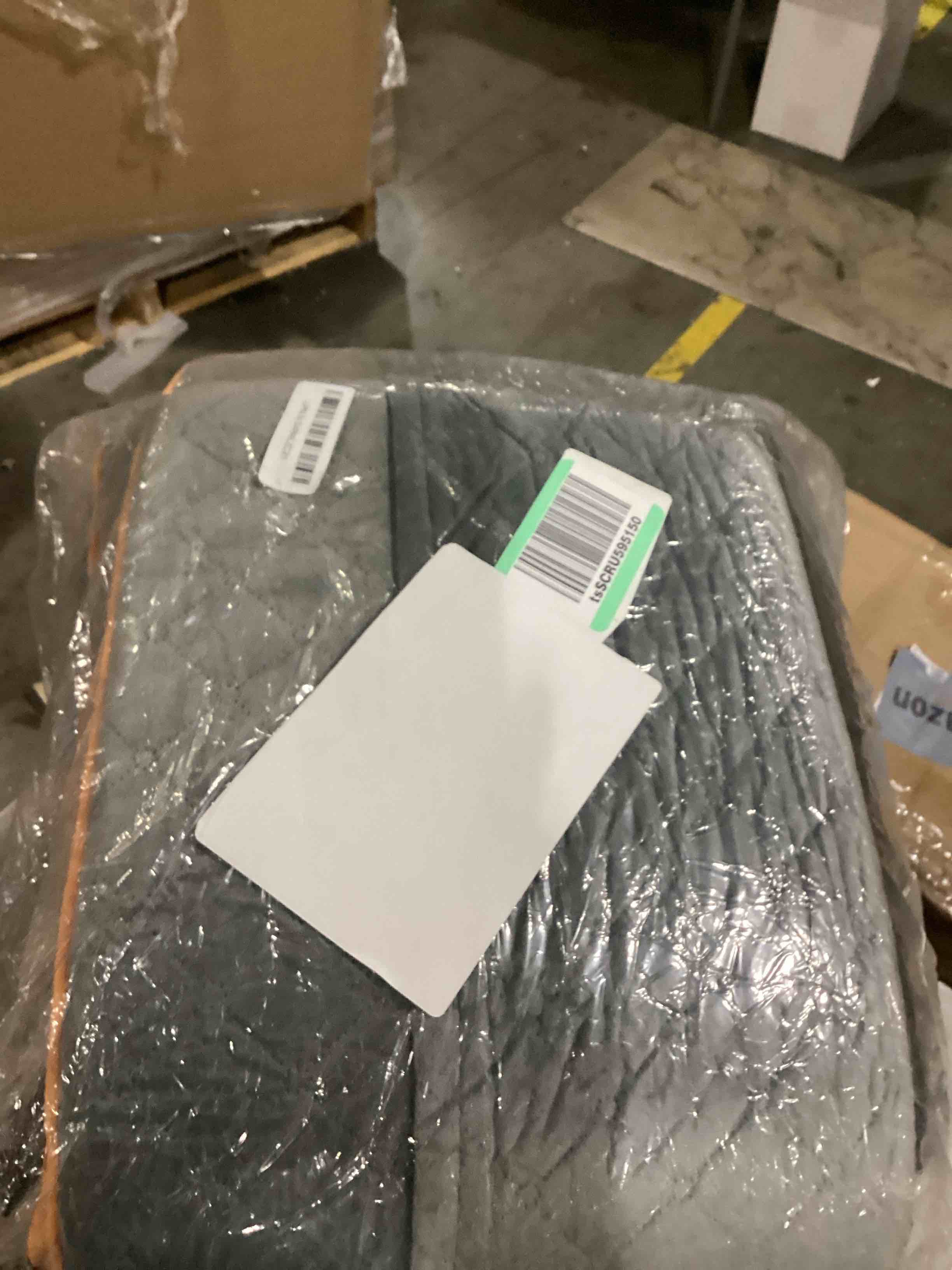 https://s3.amazonaws.com/lotting-images-prod/bidfta/BLU6834477_1725632631442.jpeg