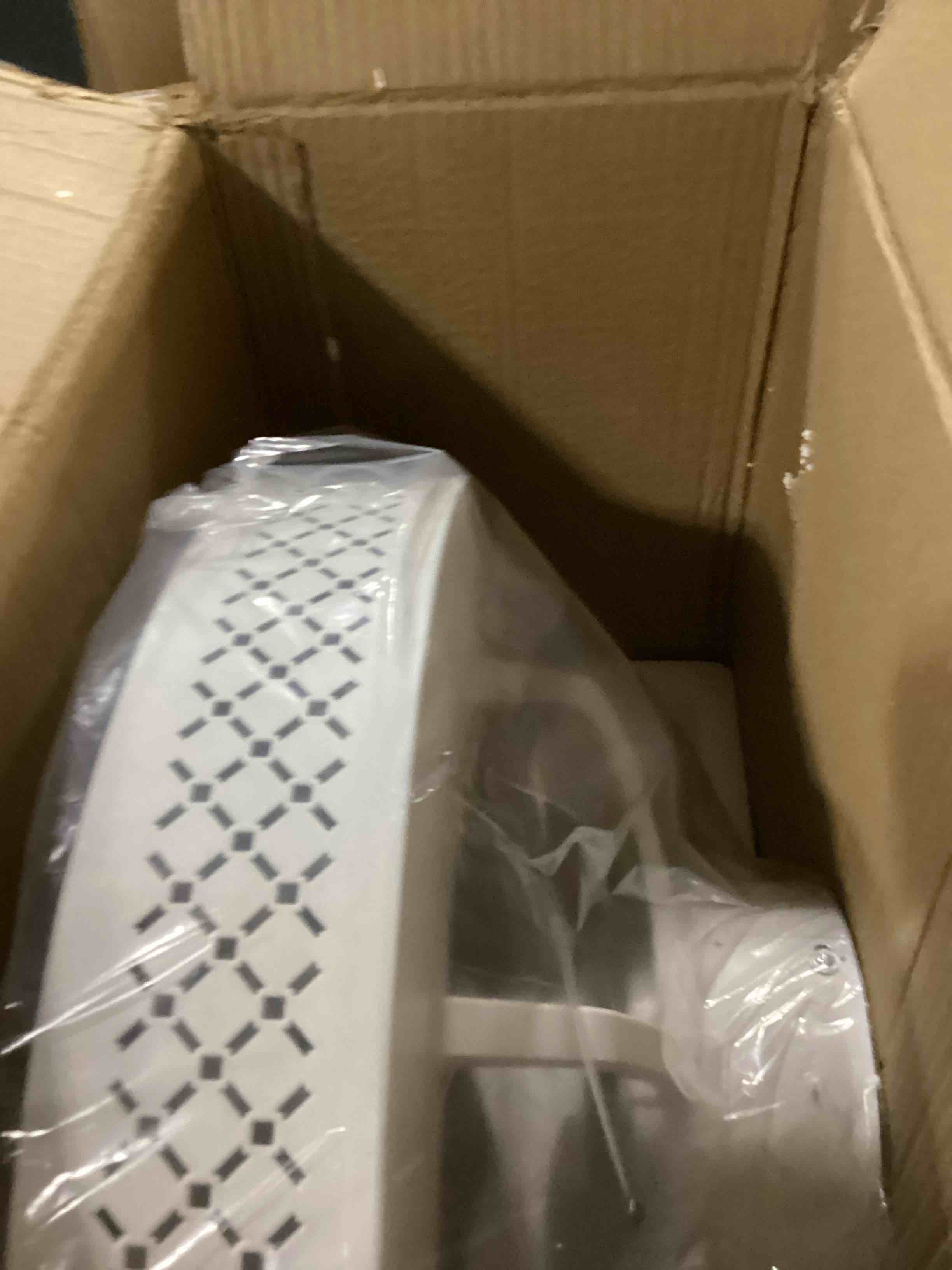 https://s3.amazonaws.com/lotting-images-prod/bidfta/BLU6834639_1726057351968.jpeg