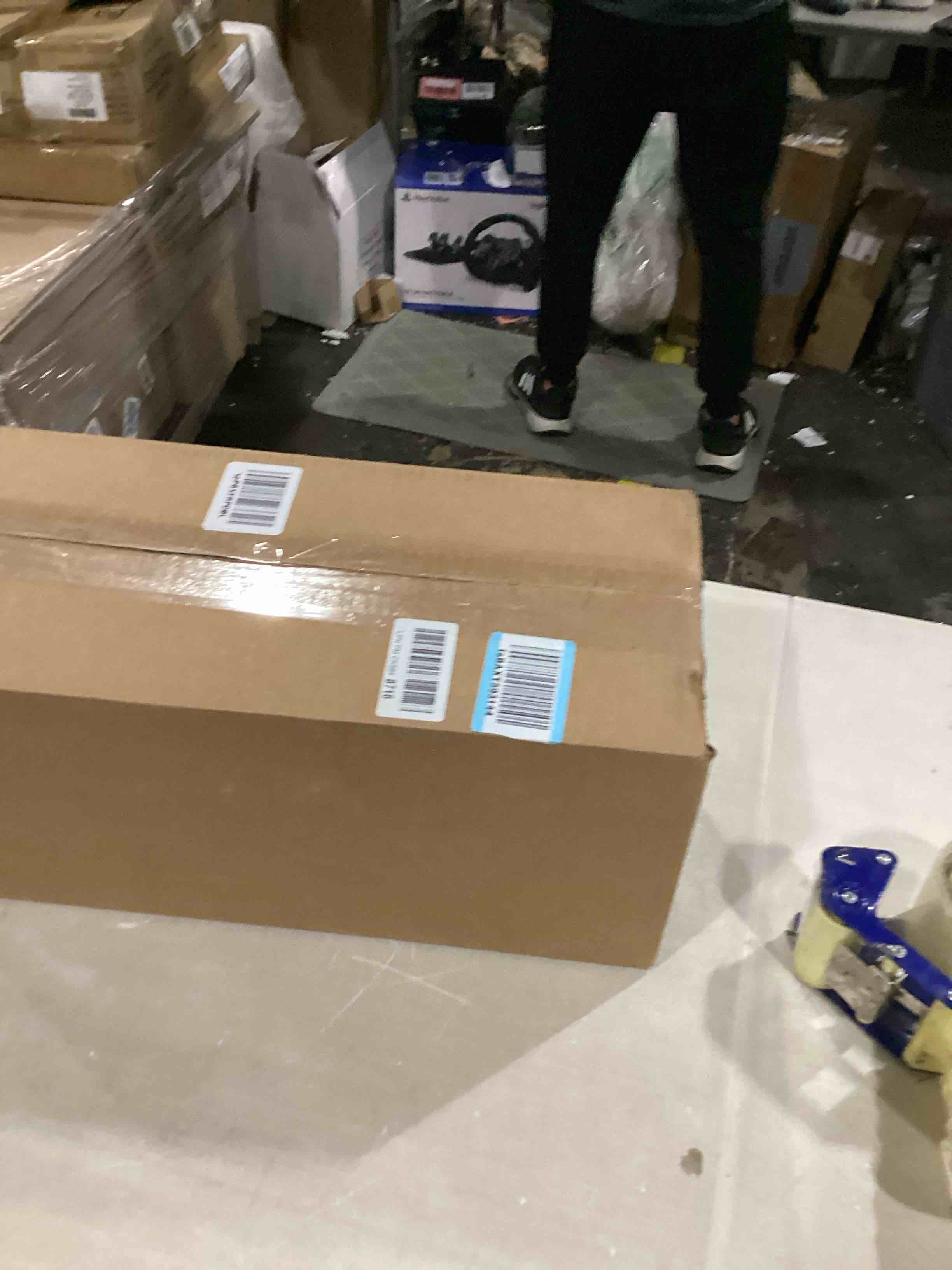 https://s3.amazonaws.com/lotting-images-prod/bidfta/BLU6835765_1727459119344.jpeg