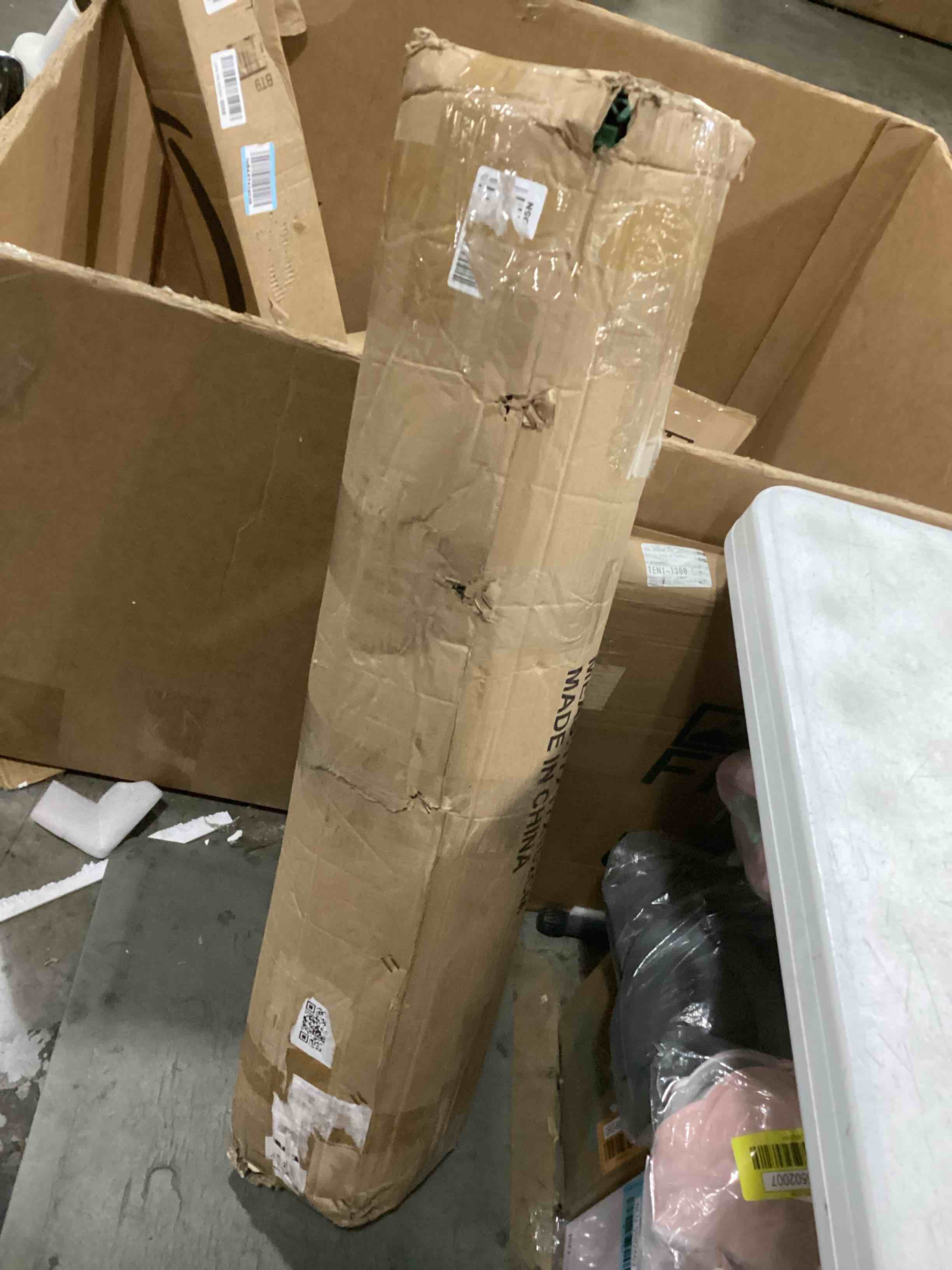 https://s3.amazonaws.com/lotting-images-prod/bidfta/BLU6836412_1728565837170.jpeg