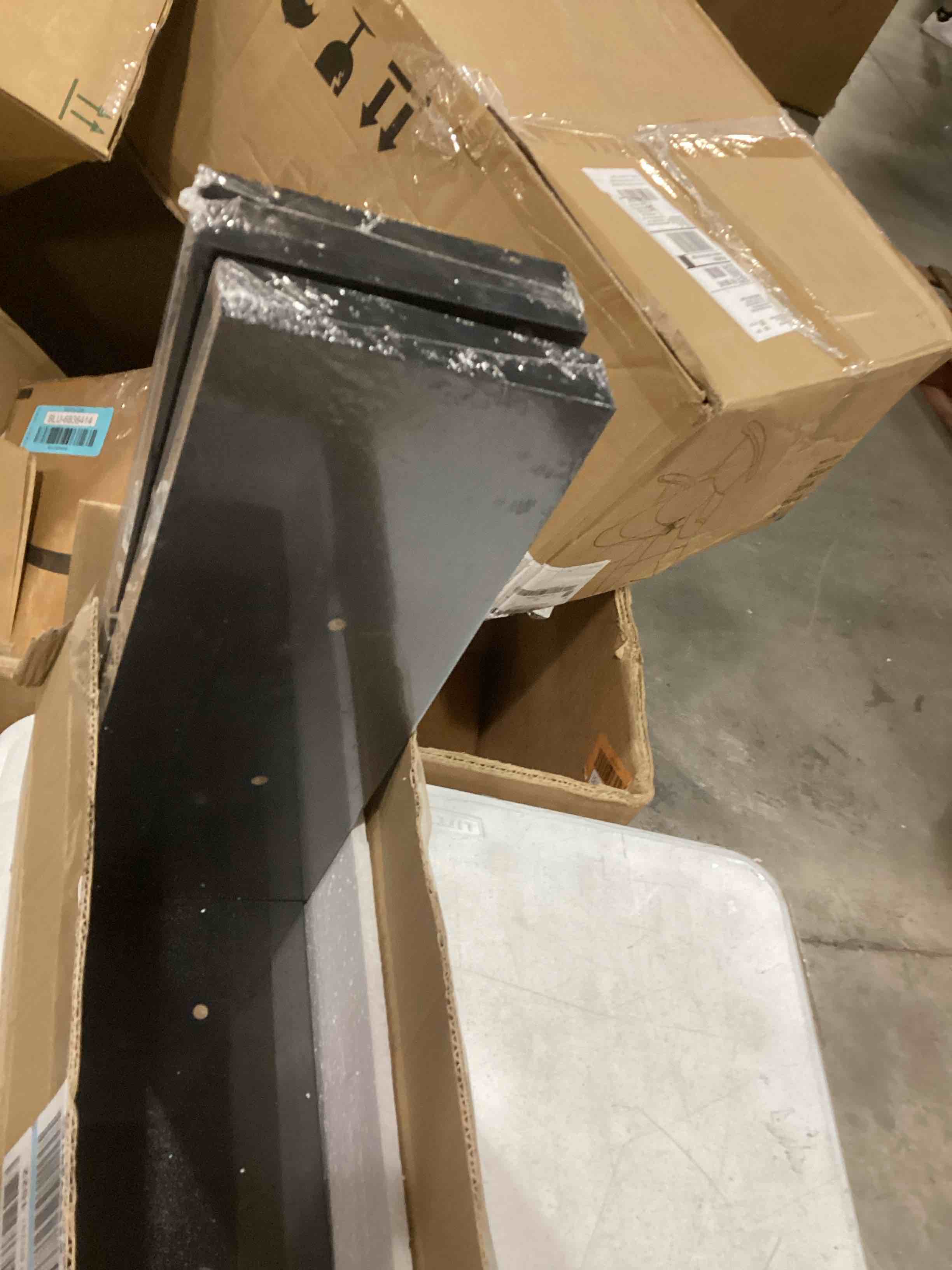https://s3.amazonaws.com/lotting-images-prod/bidfta/BLU6836421_1728566965656.jpeg
