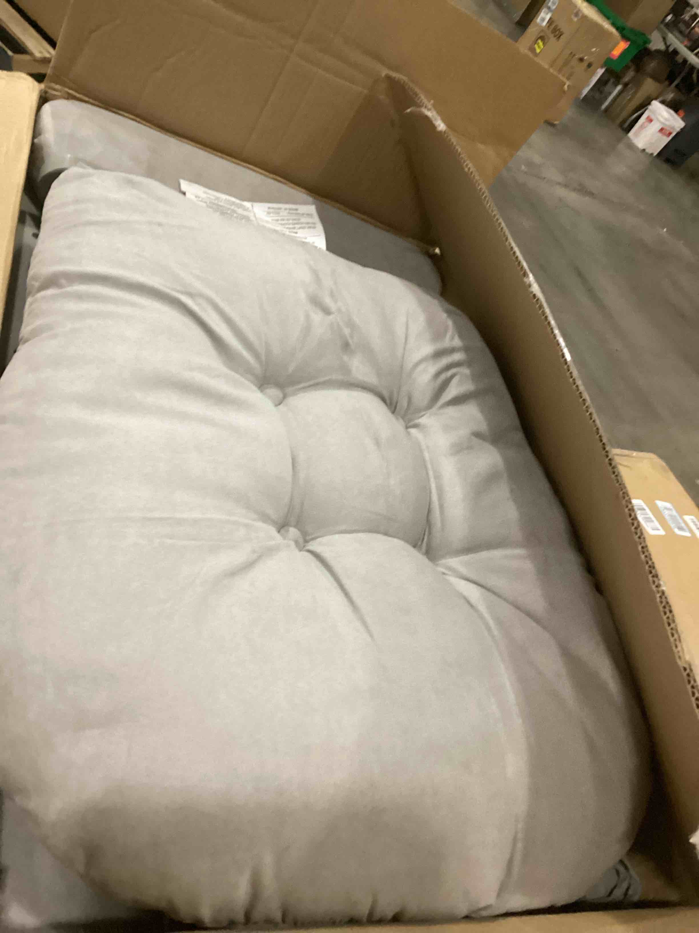 https://s3.amazonaws.com/lotting-images-prod/bidfta/BLU6836437_1728570296610.jpeg