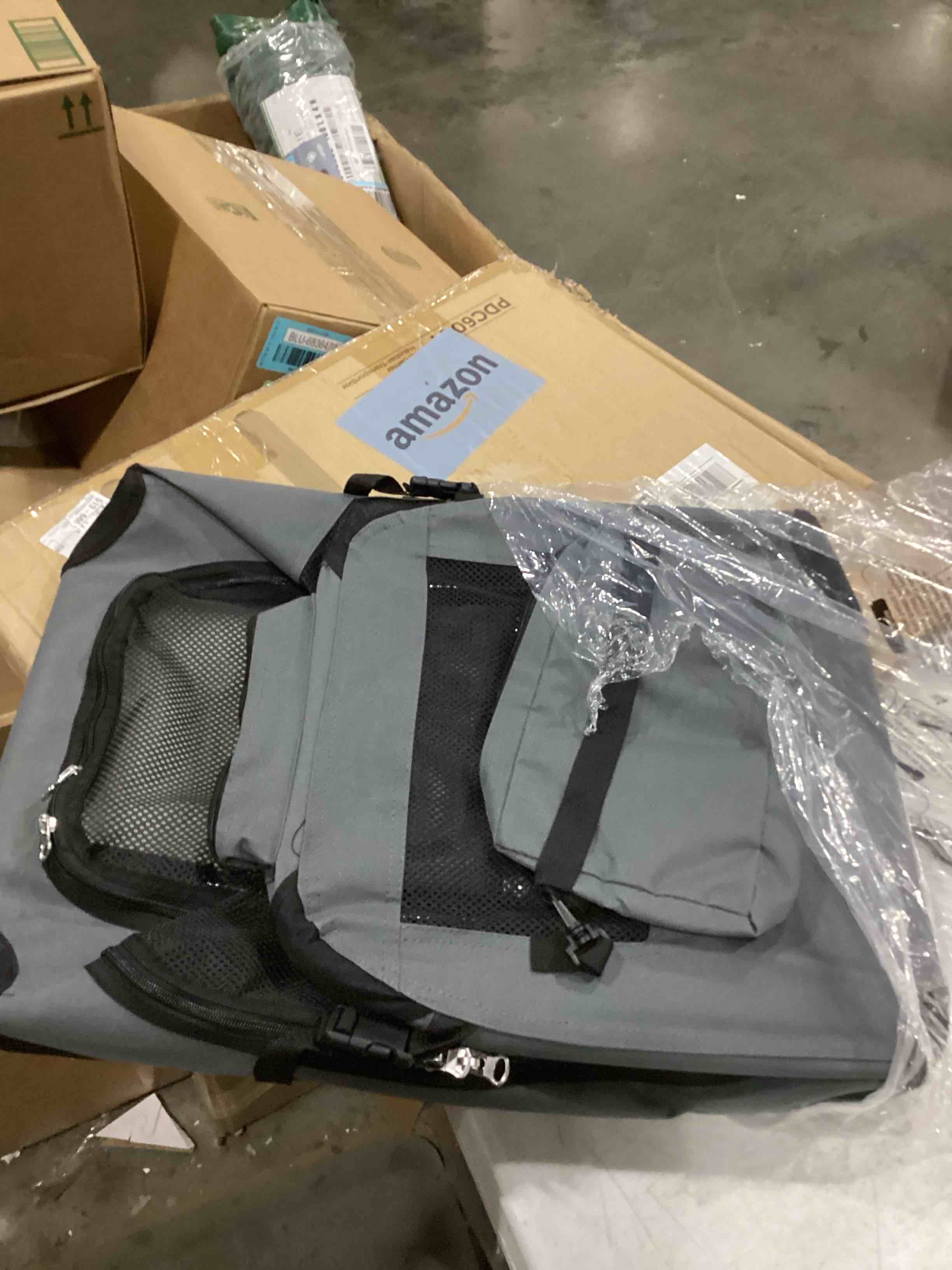 https://s3.amazonaws.com/lotting-images-prod/bidfta/BLU6836472_1728580014118.jpeg