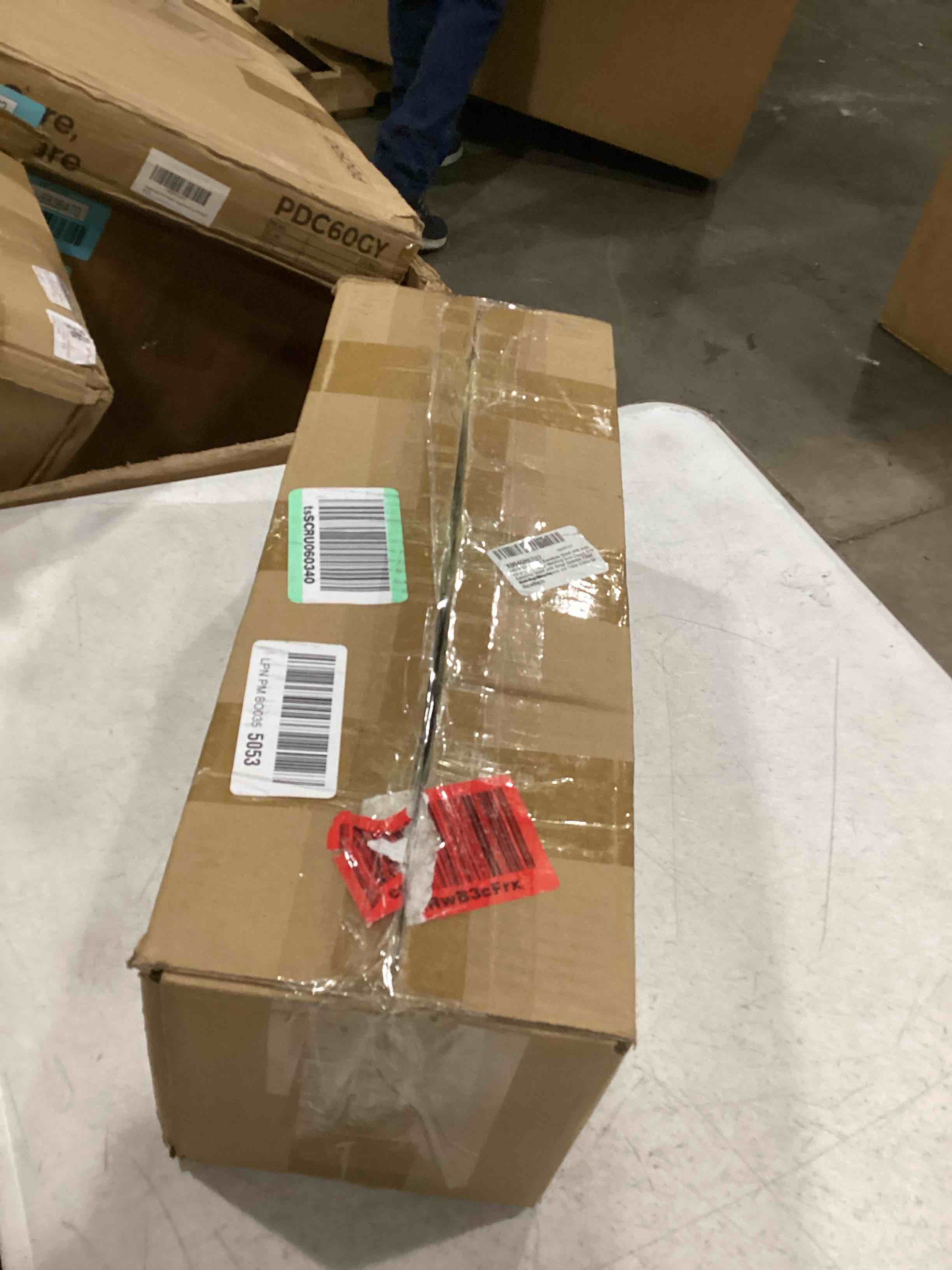 https://s3.amazonaws.com/lotting-images-prod/bidfta/BLU6836479_1728580636250.jpeg